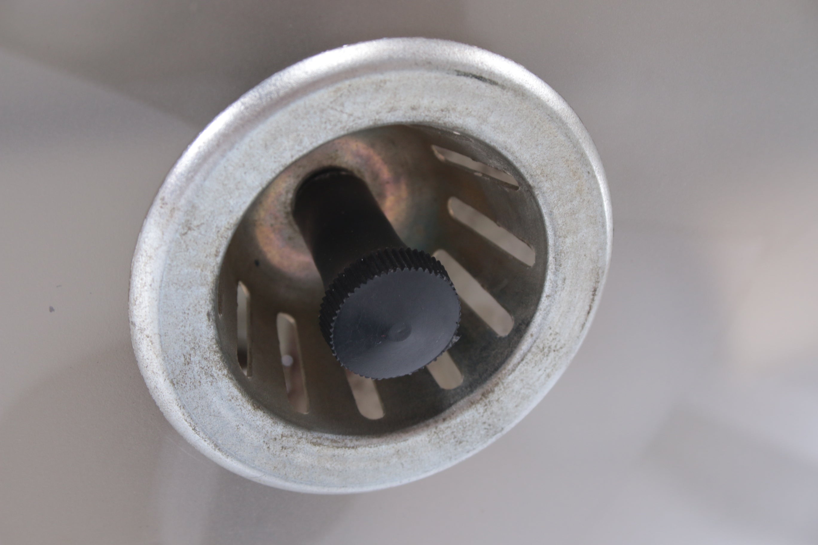 Vintage Spaanse Design bureaulamp Martin Pedro voor Fase jaren 60 detail onderkant lampekap