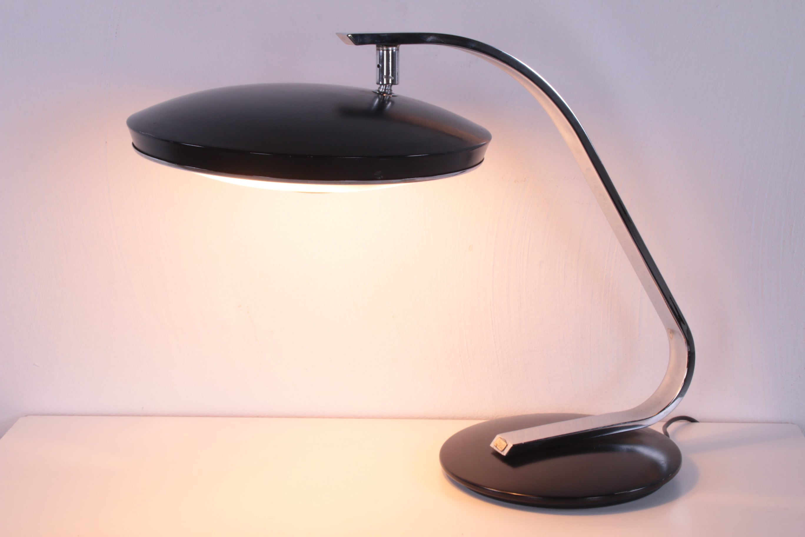 Vintage Spaanse Design bureaulamp Martin Pedro voor Fase jaren 60 zijkant aan