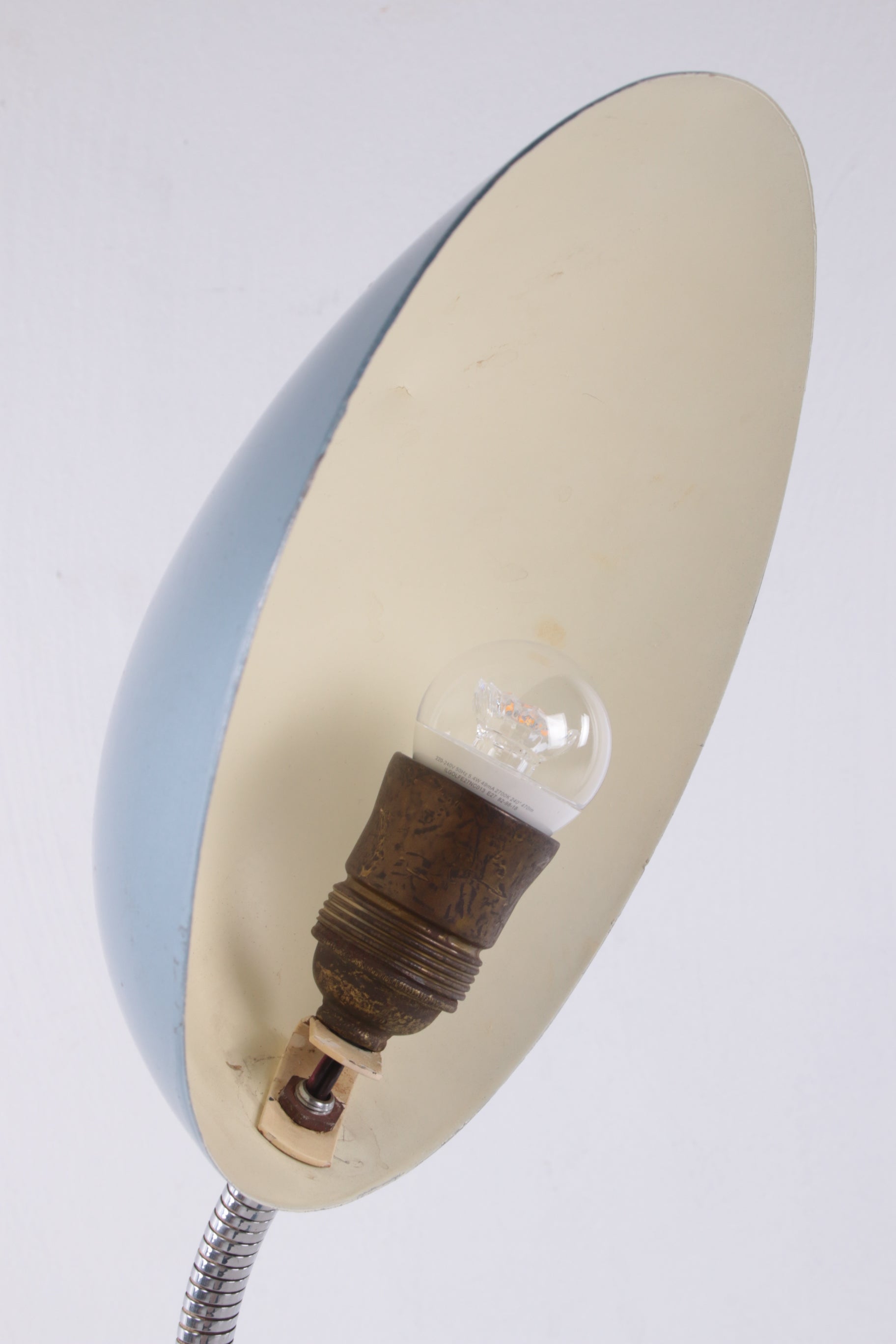 Bureau lamp Greta Grossmann 50 jaren detail onderkant lamp