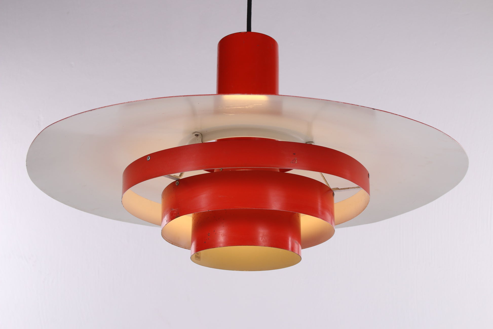 Deens Design Rode Metalen Hanglamp onderkant