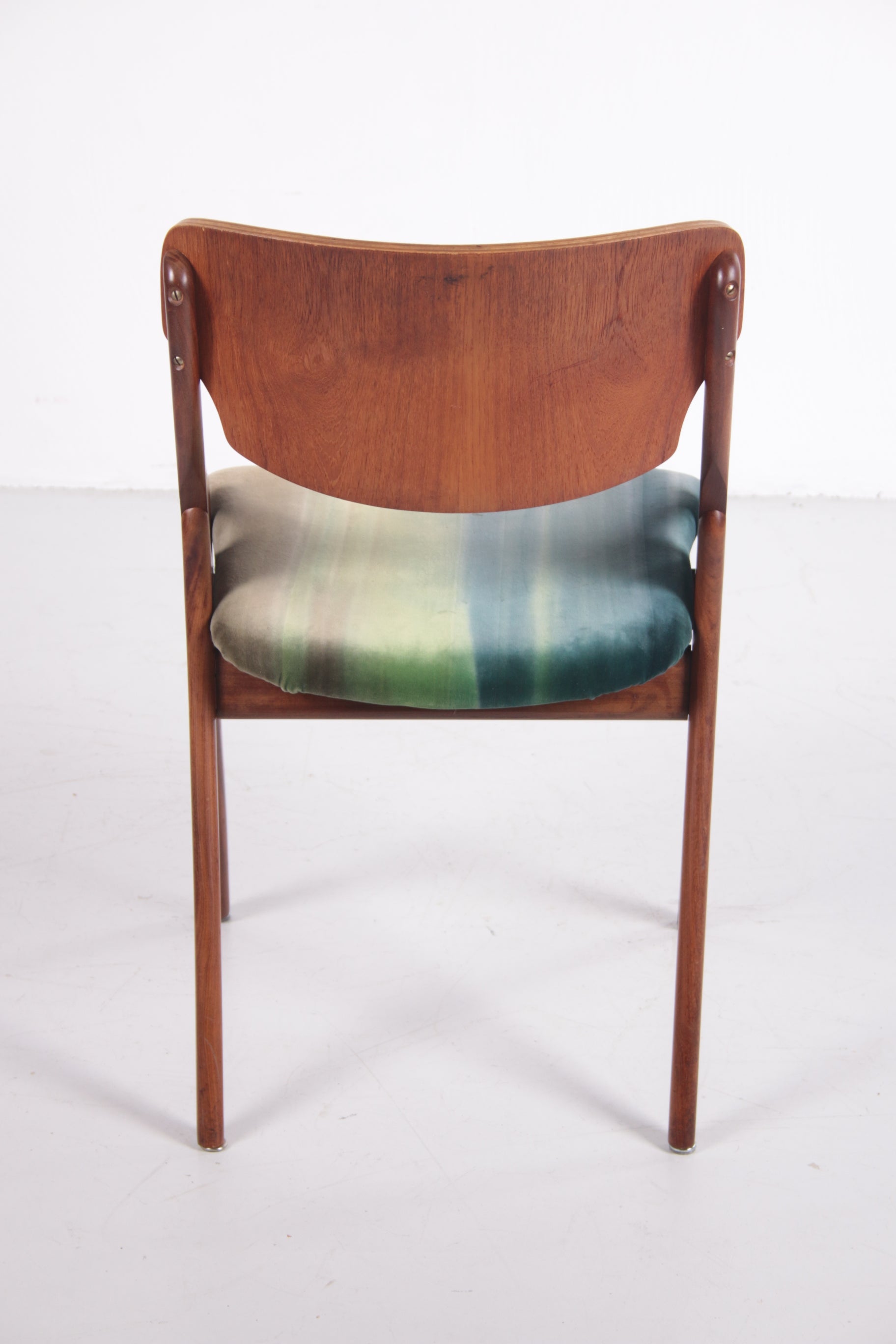 Mooie Set van 4 stoelen van Arne Hovmand Olsen voor Mogens kold jaren60 achterkant