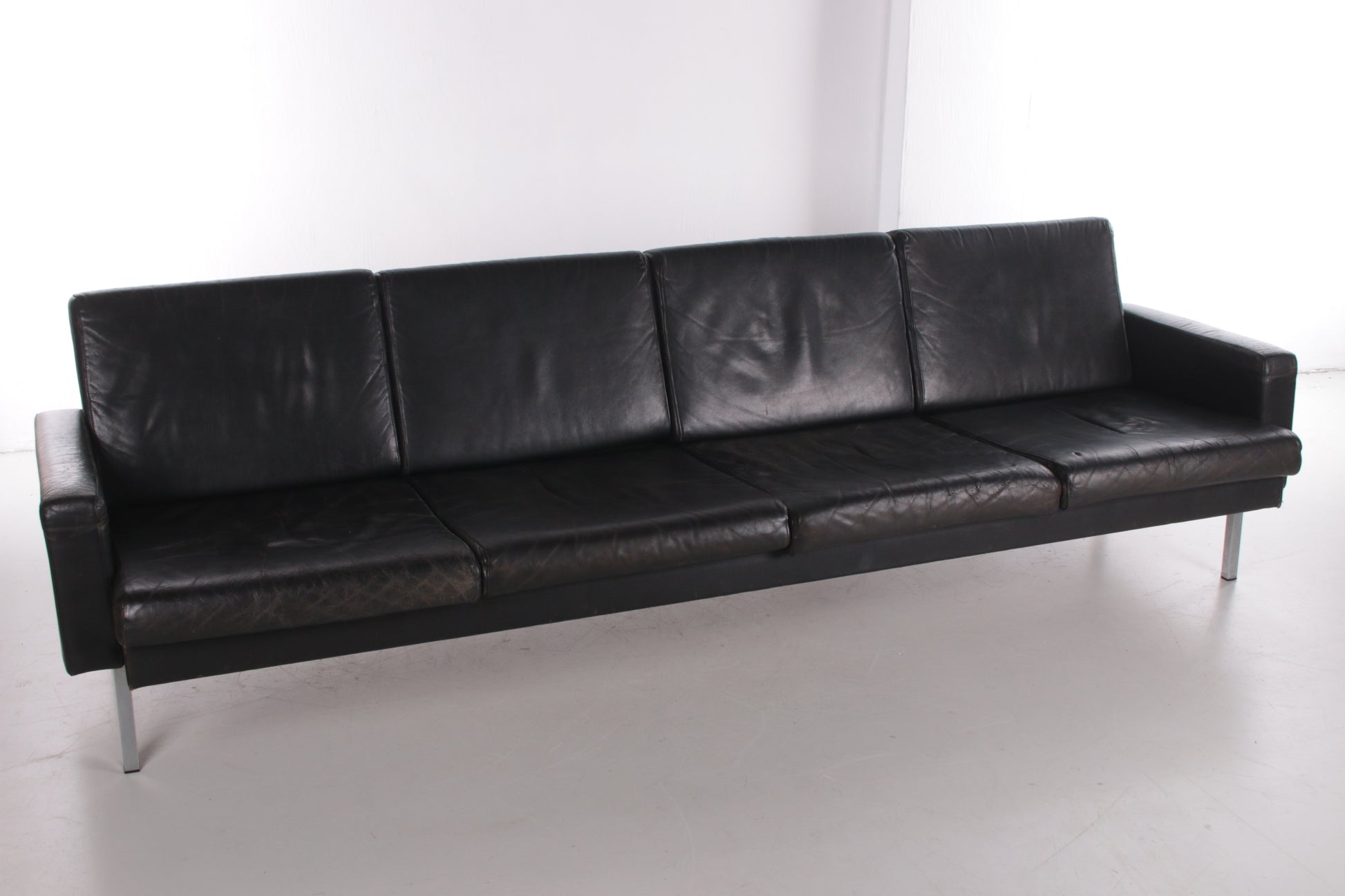 Vintage Dutch design leather 'BZ55' sofa by Martin Visser  hoofdfoto