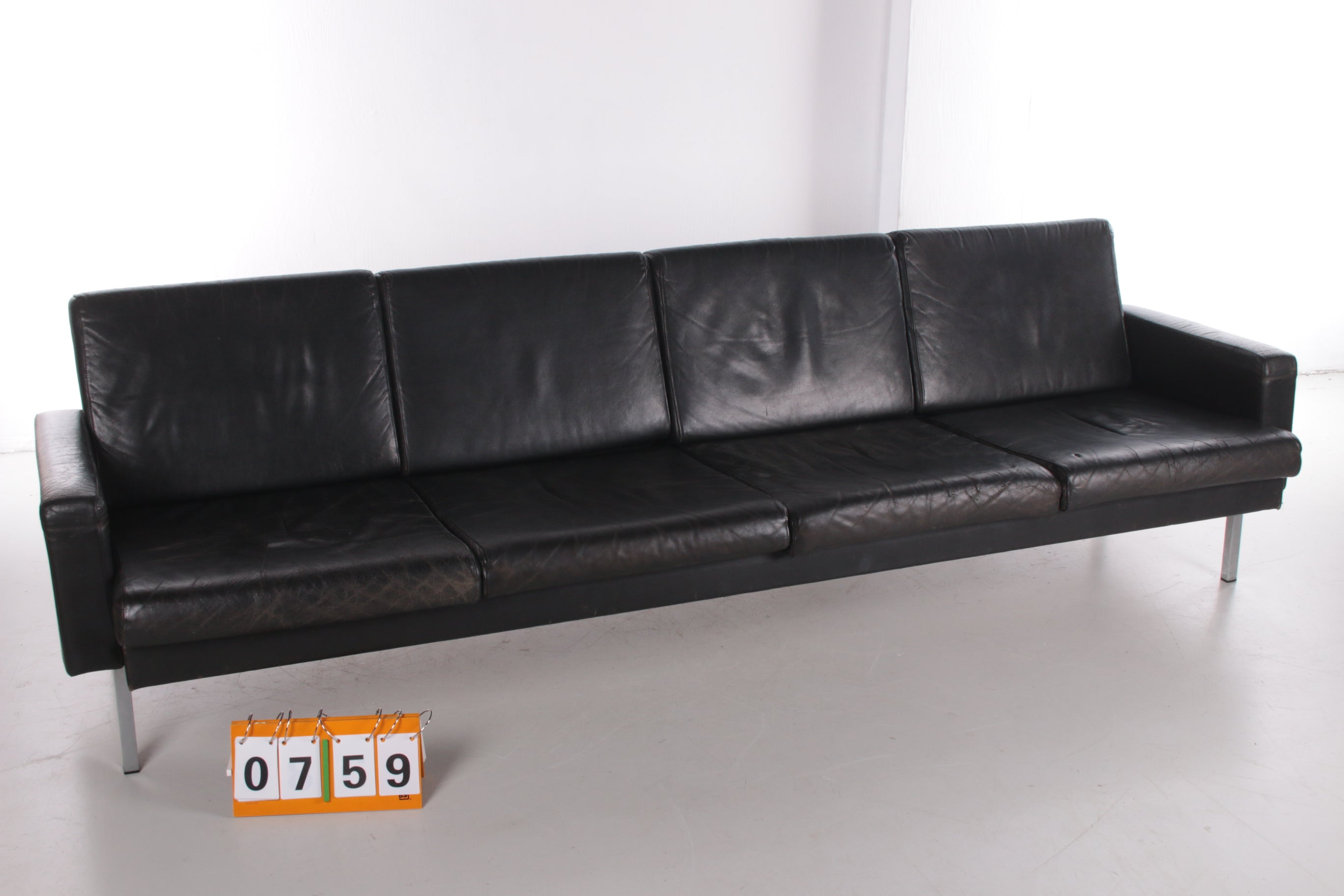 Vintage Dutch design leather 'BZ55' sofa by Martin Visser  nummer