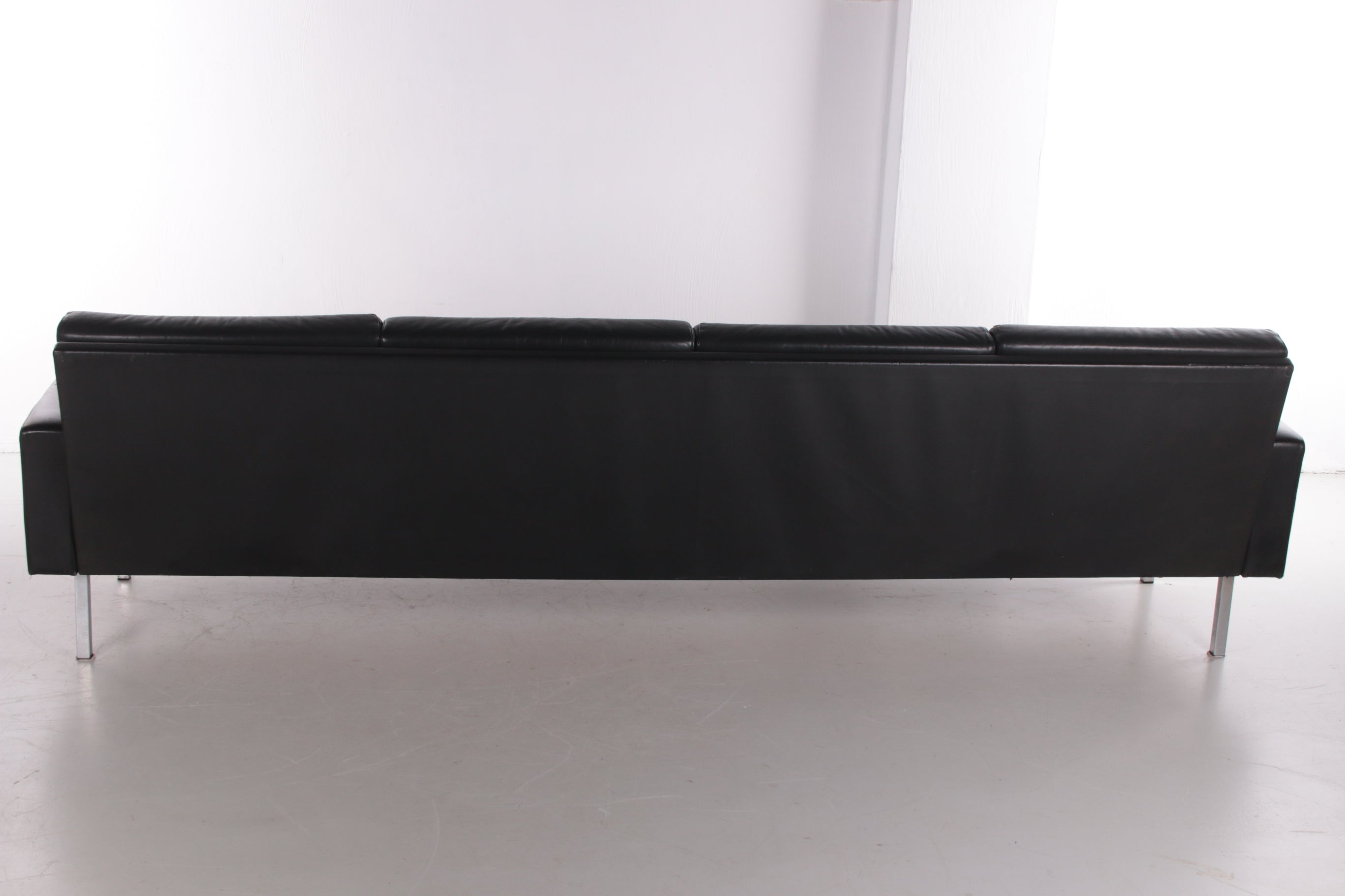 Vintage Dutch design leather 'BZ55' sofa by Martin Visser  achterkant
