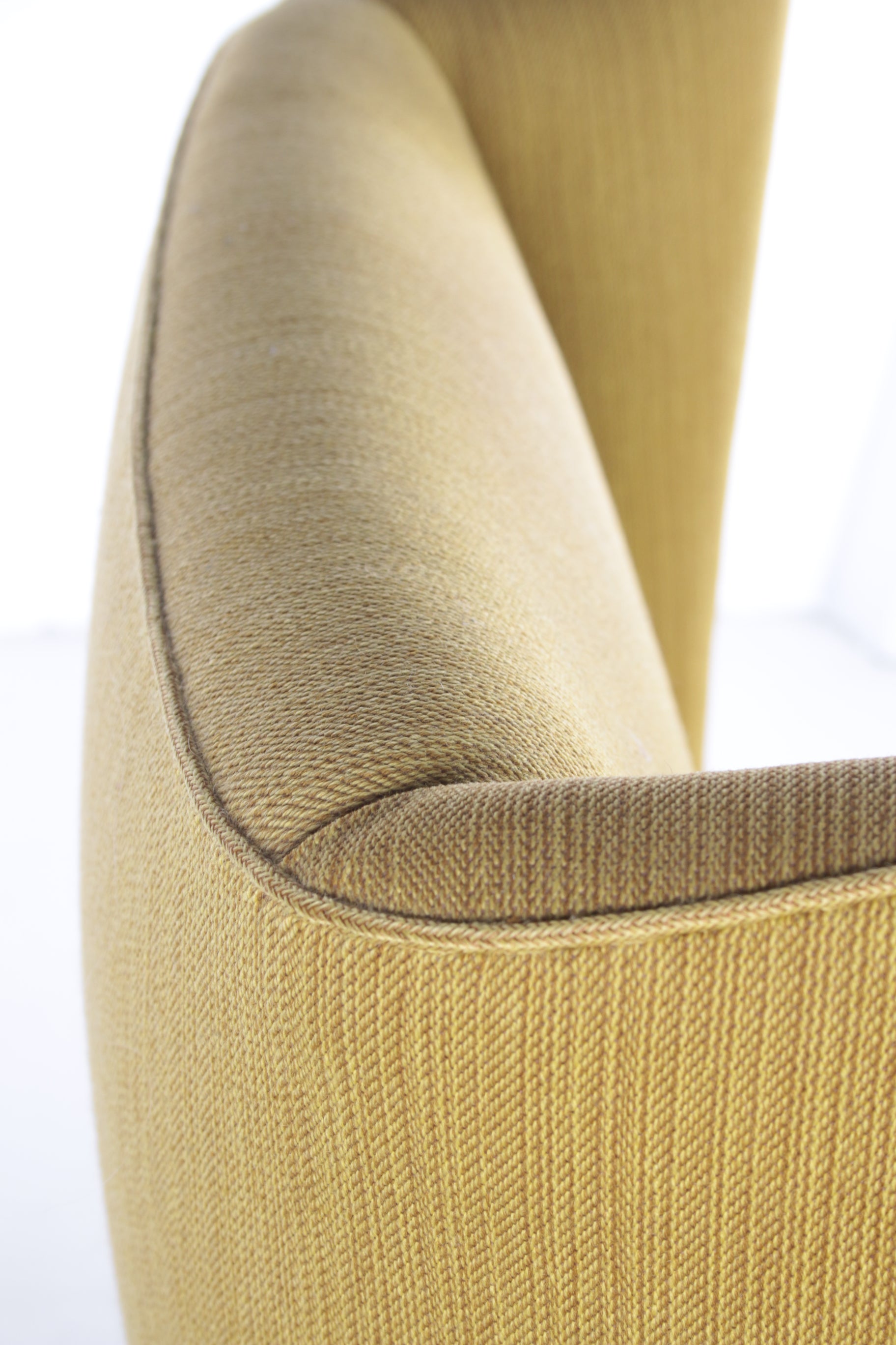 Deense fauteuil met pallisander houten onderstel mosgroen detail rugleuning