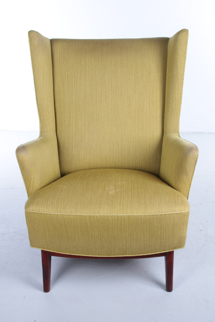 Deense fauteuil met pallisander houten onderstel mosgroen voorkant