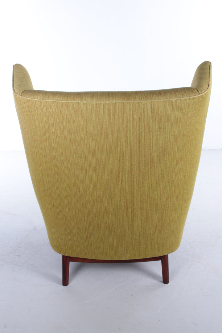 Deense fauteuil met pallisander houten onderstel mosgroen achterkant