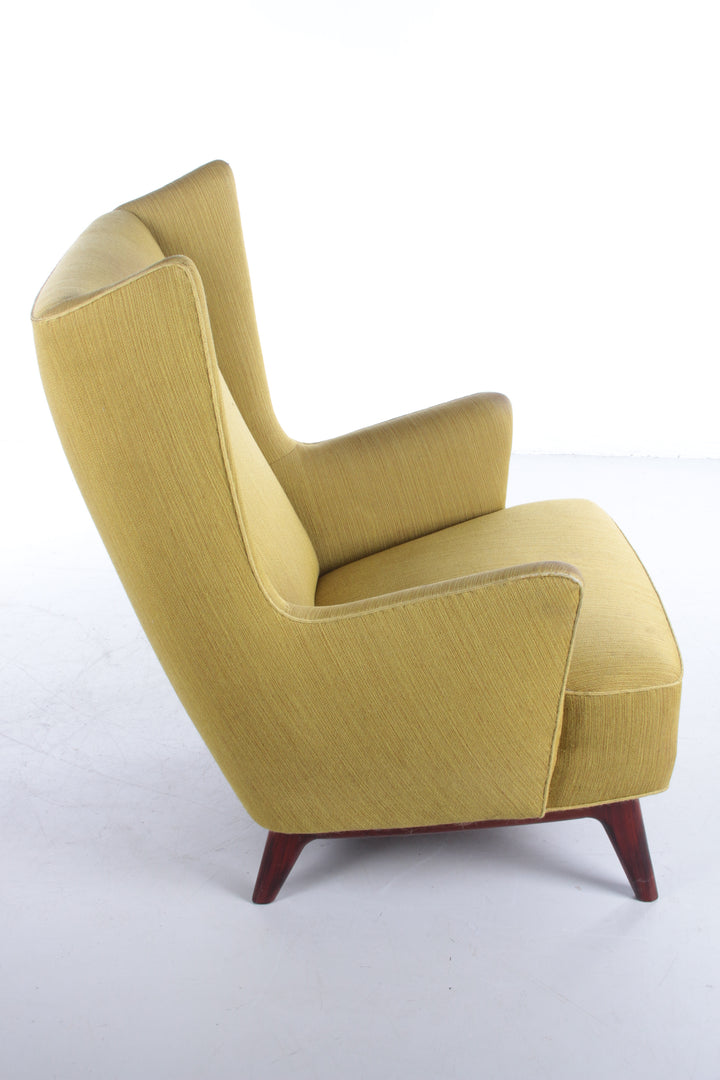 Deense fauteuil met pallisander houten onderstel mosgroen zijkant