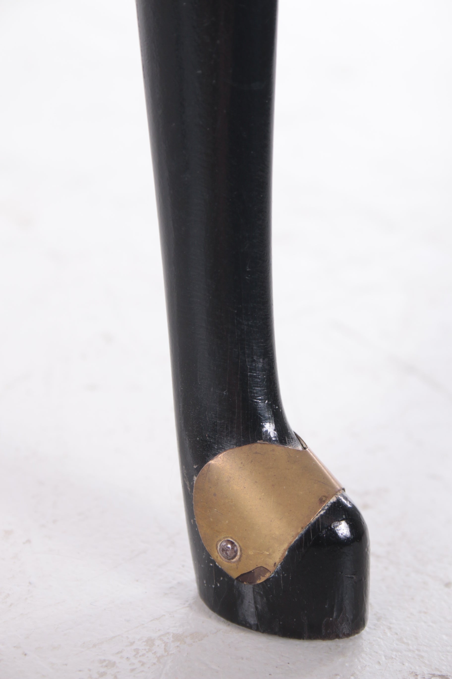 Mid-Century Moderne set Nachtkastjes van Paolo Buffa italie jaren 50 detail poot