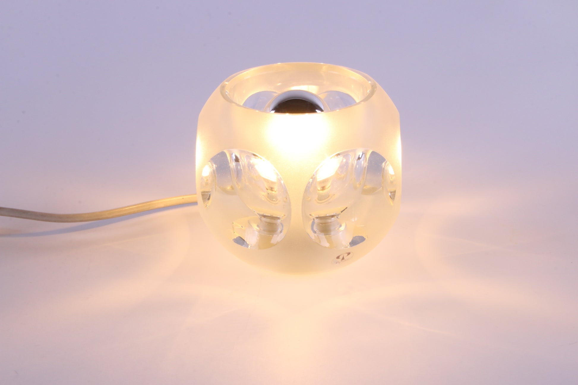 Set van twee Peill & Putzler ice cube tafellamp voorkant licht aan