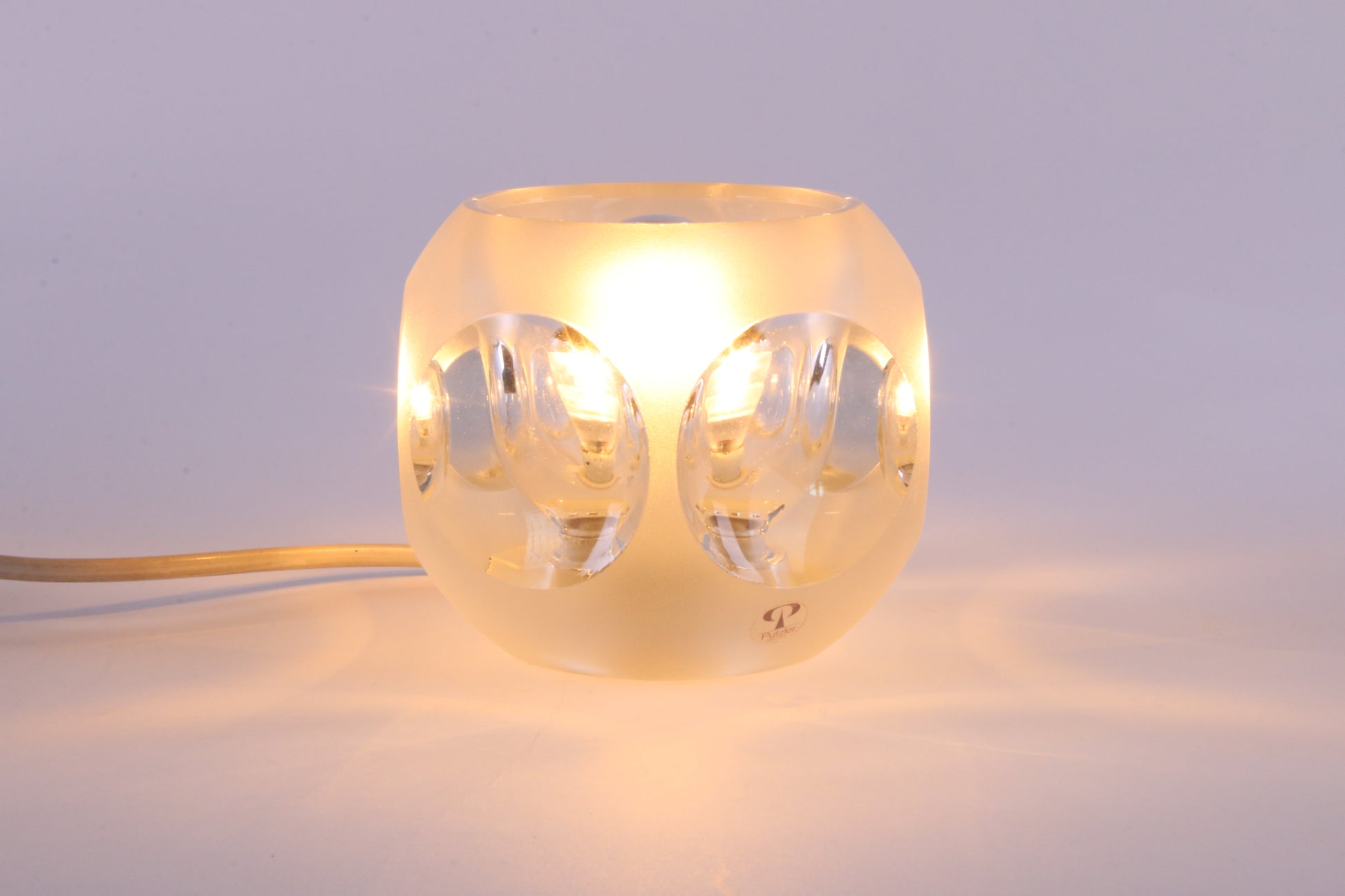 Set van twee Peill & Putzler ice cube tafellamp voorkant licht aan