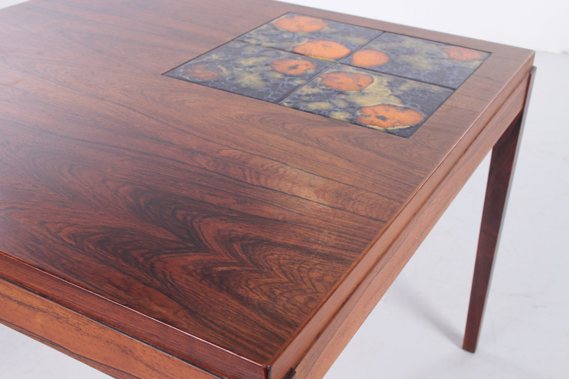 Pallisander Salontafel met mooie keramieke tegels jaren60 detail tafelblad