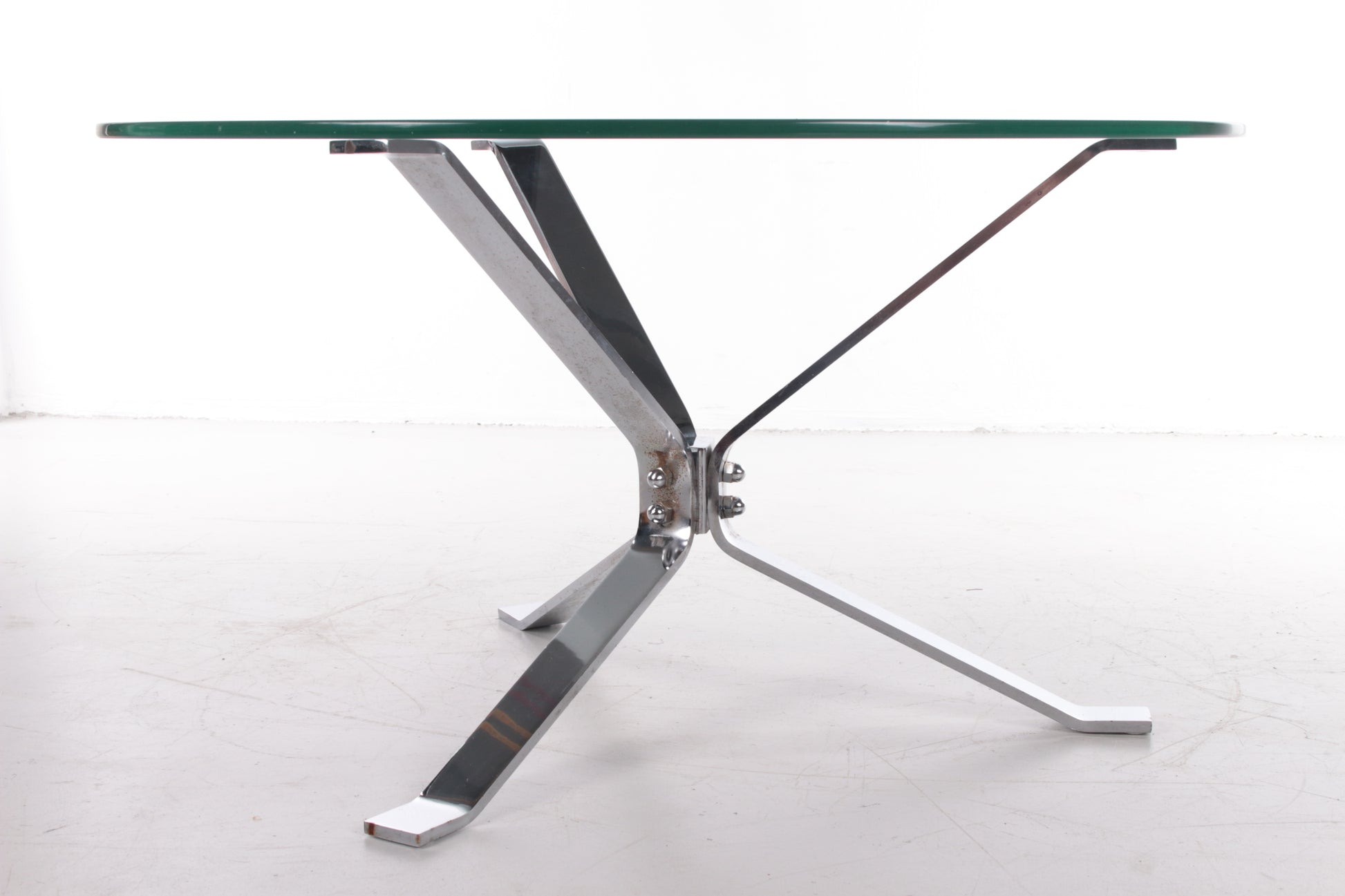 Salontafel jaren70 Chrome met dik glazenblad rond voorkant