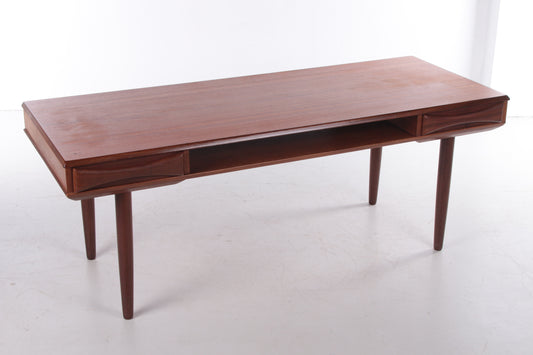 Deense modernistische teak salontafel gemaakt door Dyrlund, jaren 60 zijkant
