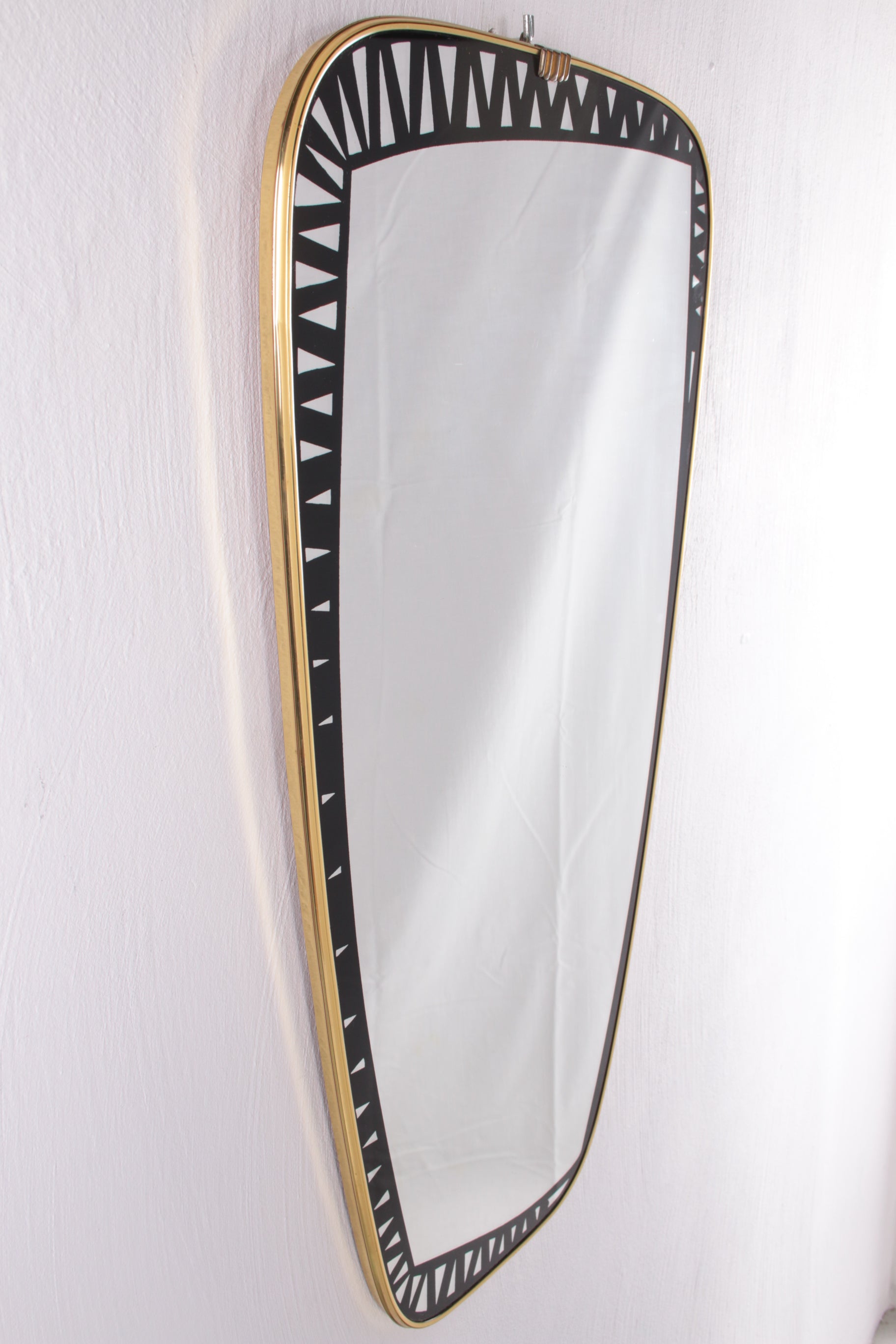 Grote spiegel ontwerp van Tacchini Dorian jaren70 zijkant