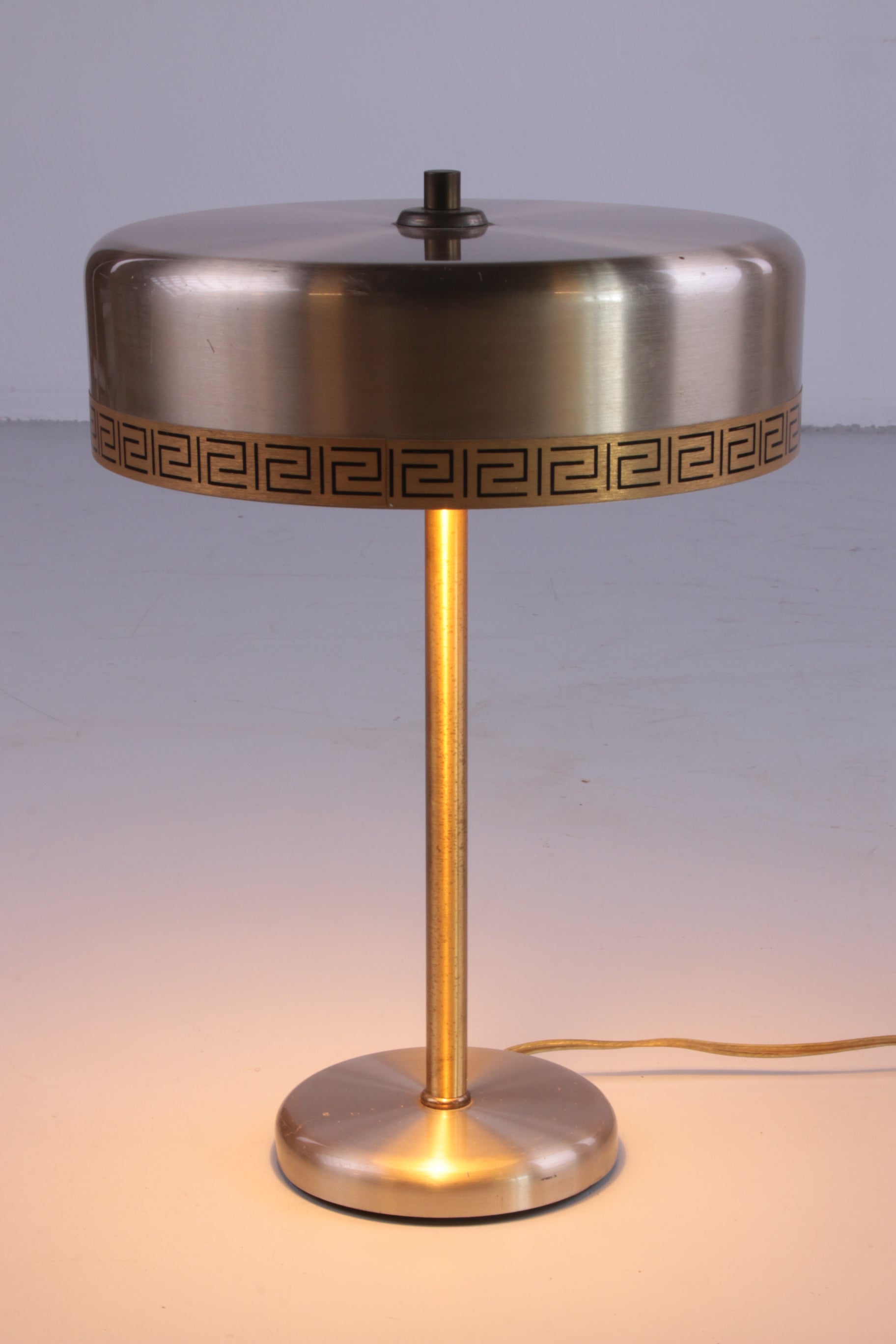 Deense modernistische Model Chief tafellamp van Vitrika, jaren 60voorkant licht aan