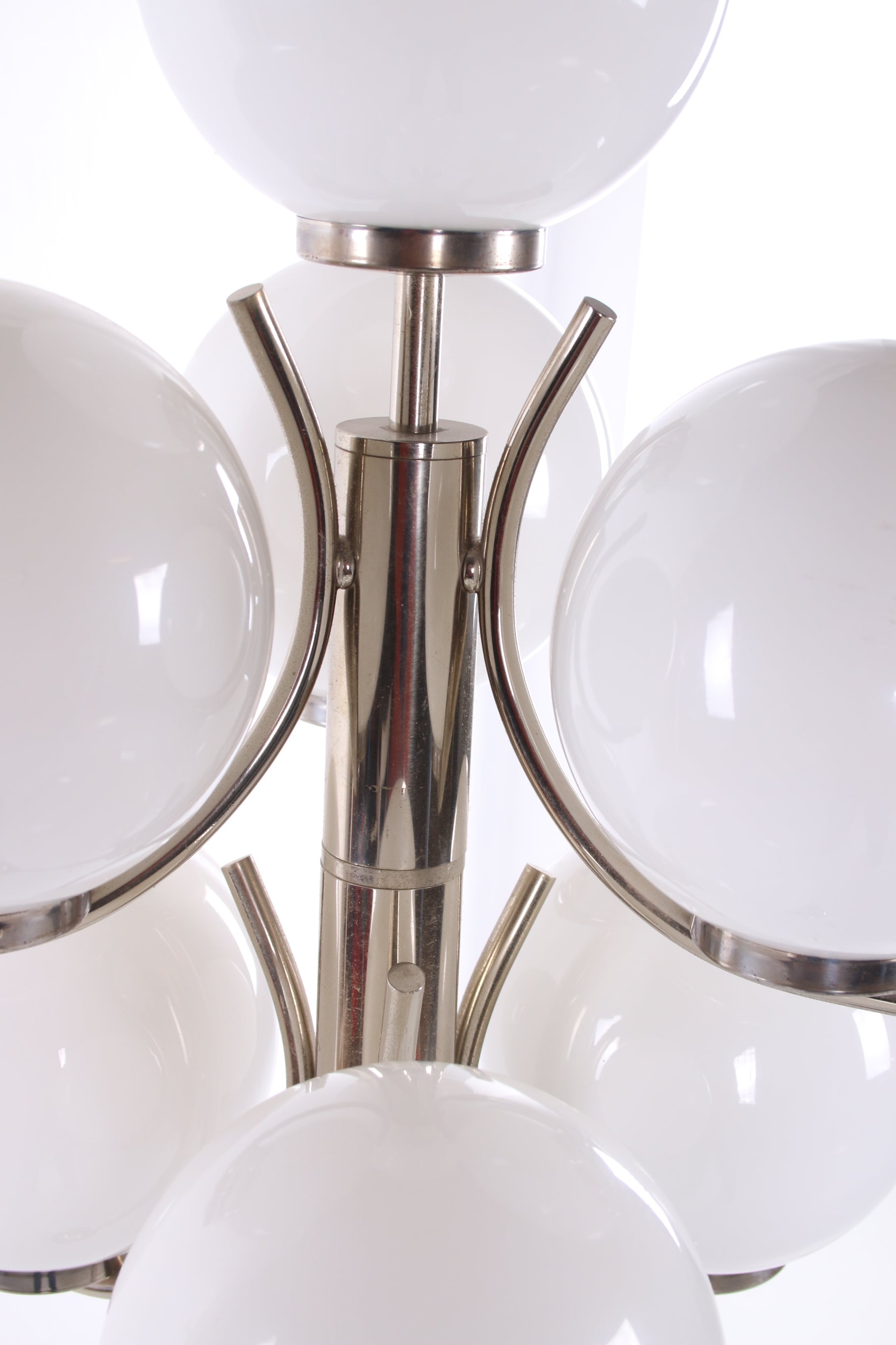 Vloerlamp chrome met 7 Witte glazenbollen detail boven