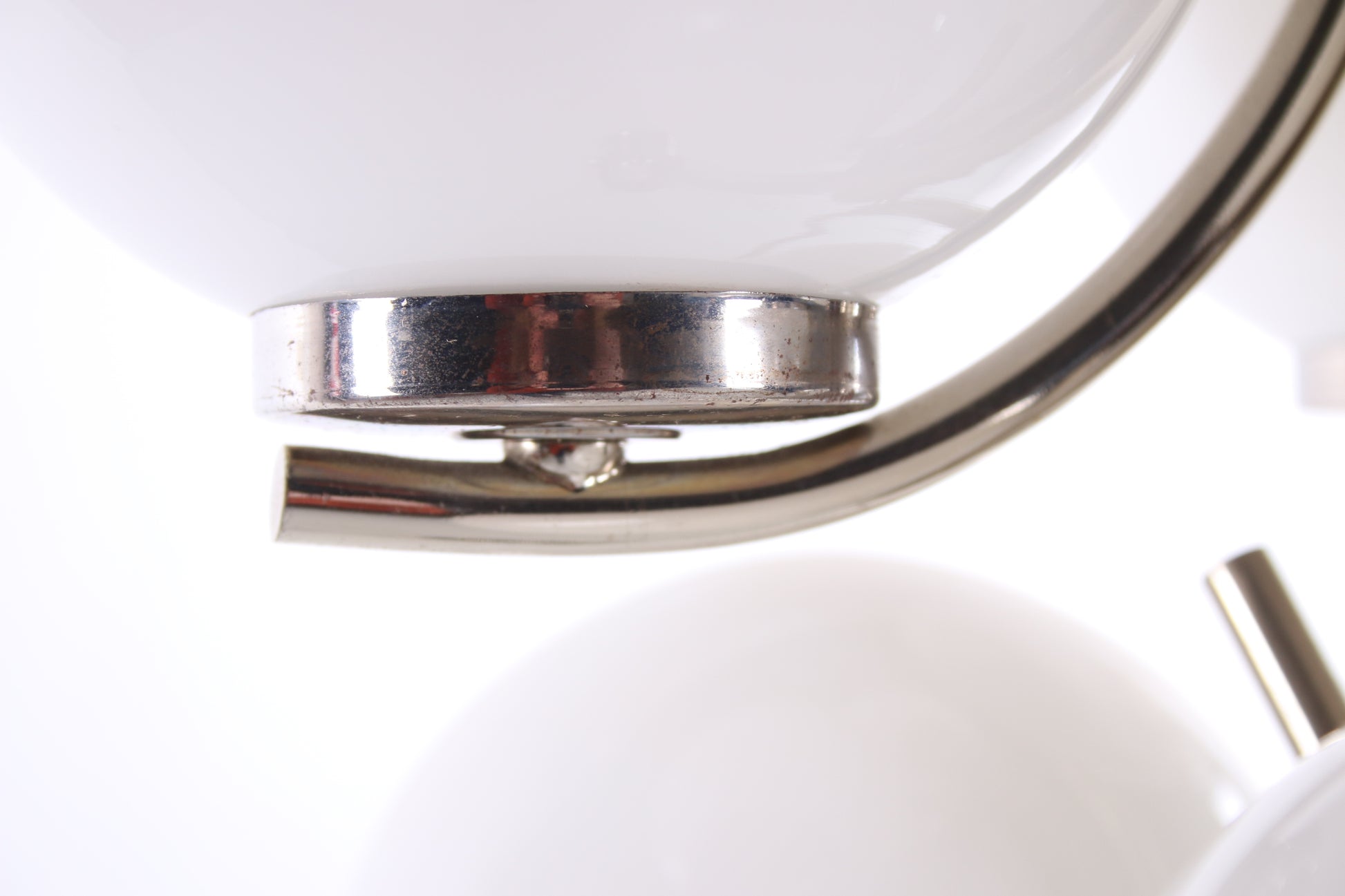 Vloerlamp chrome met 7 Witte glazenbollendetail glazen bol onder