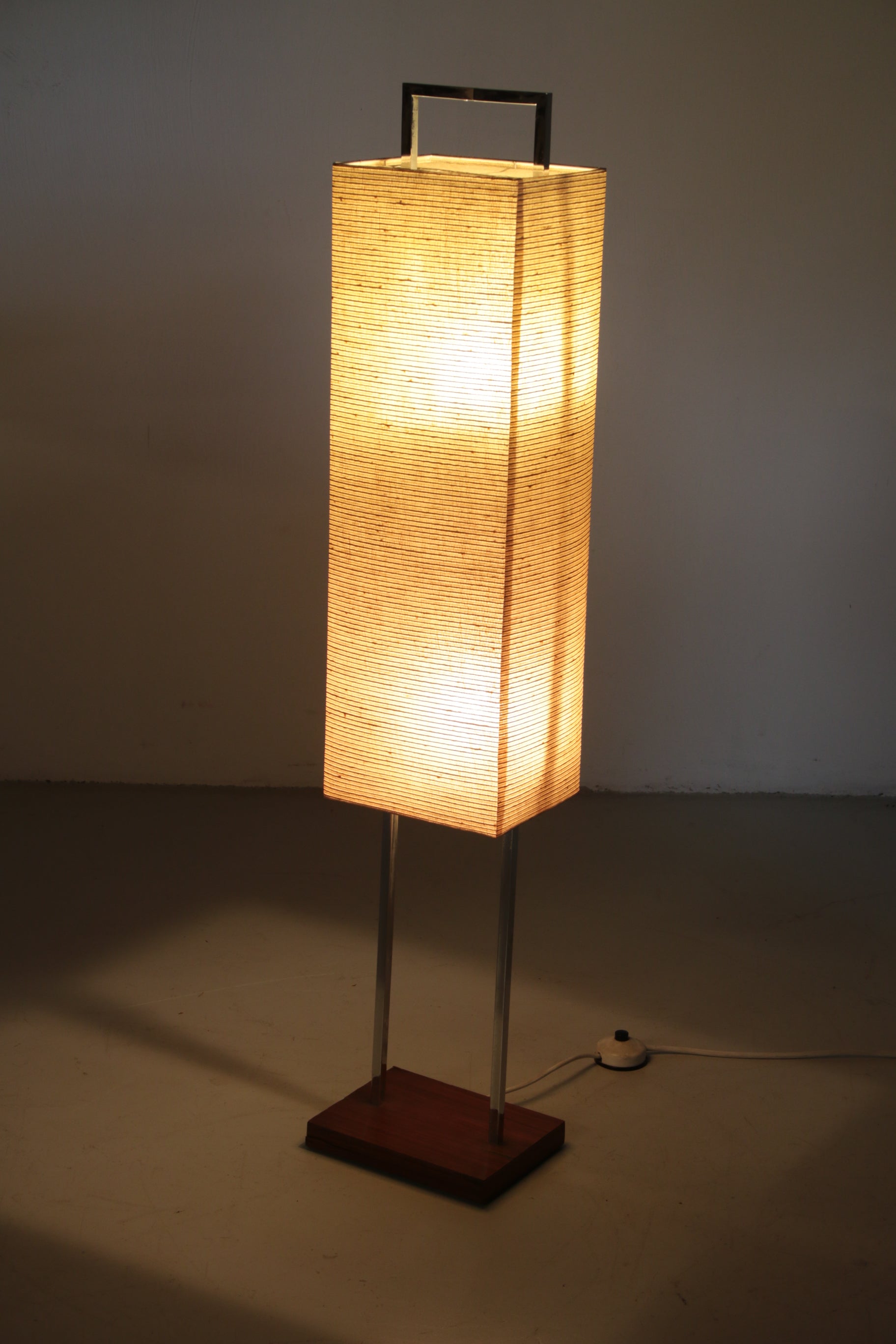 Vintage Vloerlamp met chrome en rechte kap voorkant licht uit