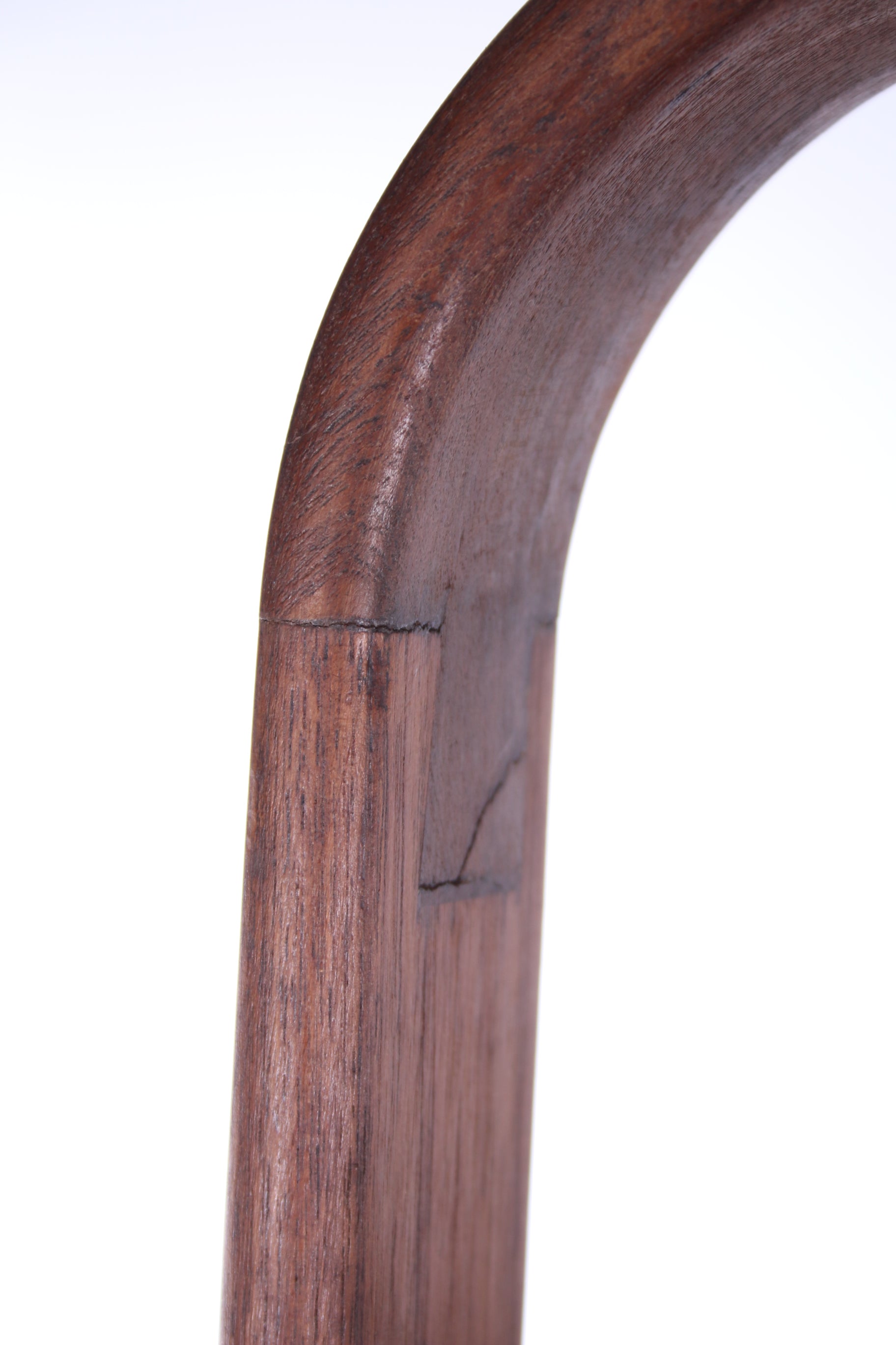 Stoer Wandmeubel boekenkast van hout detail rand boven