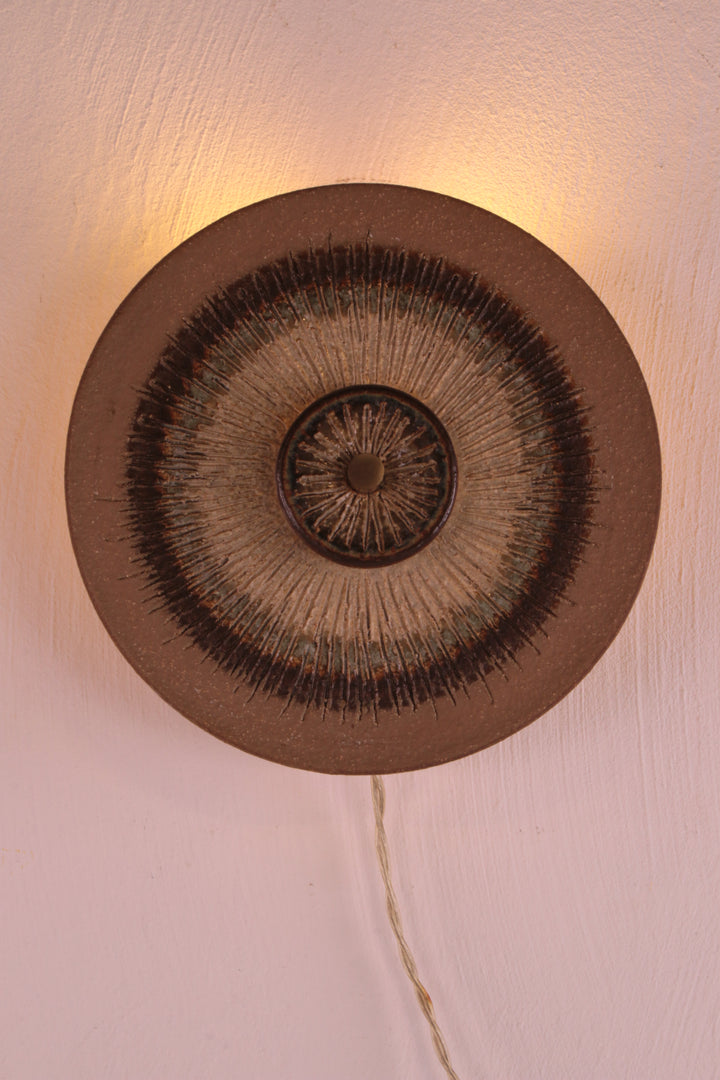 Soholm Wandlamp van Noomi Backhausen & Poul Brandborgvoorkant licht aan