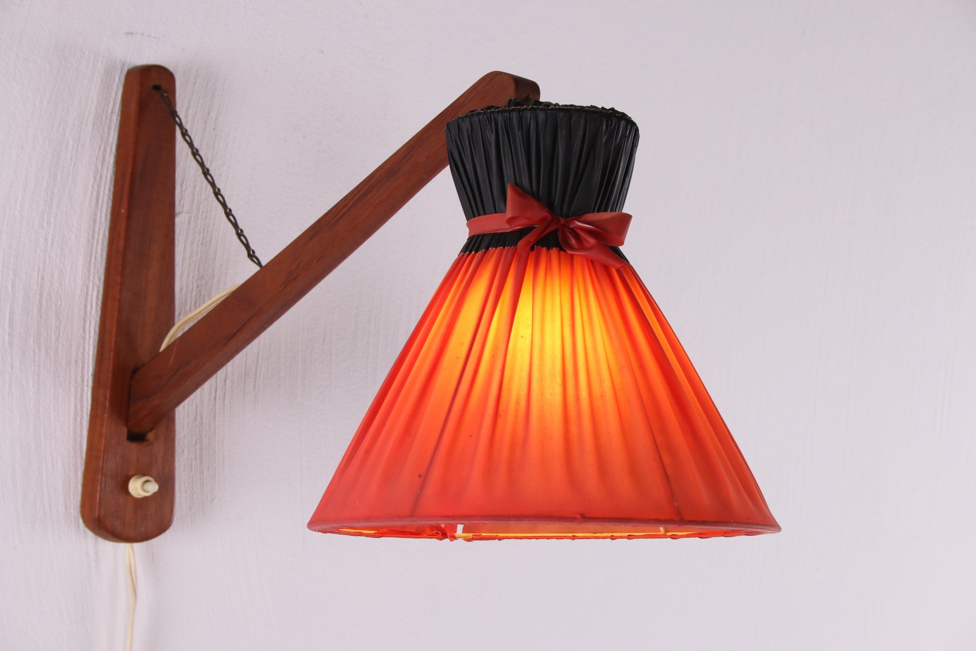 Deens Design Wandlampje met orginelen kap jaren60 zijkant licht aan