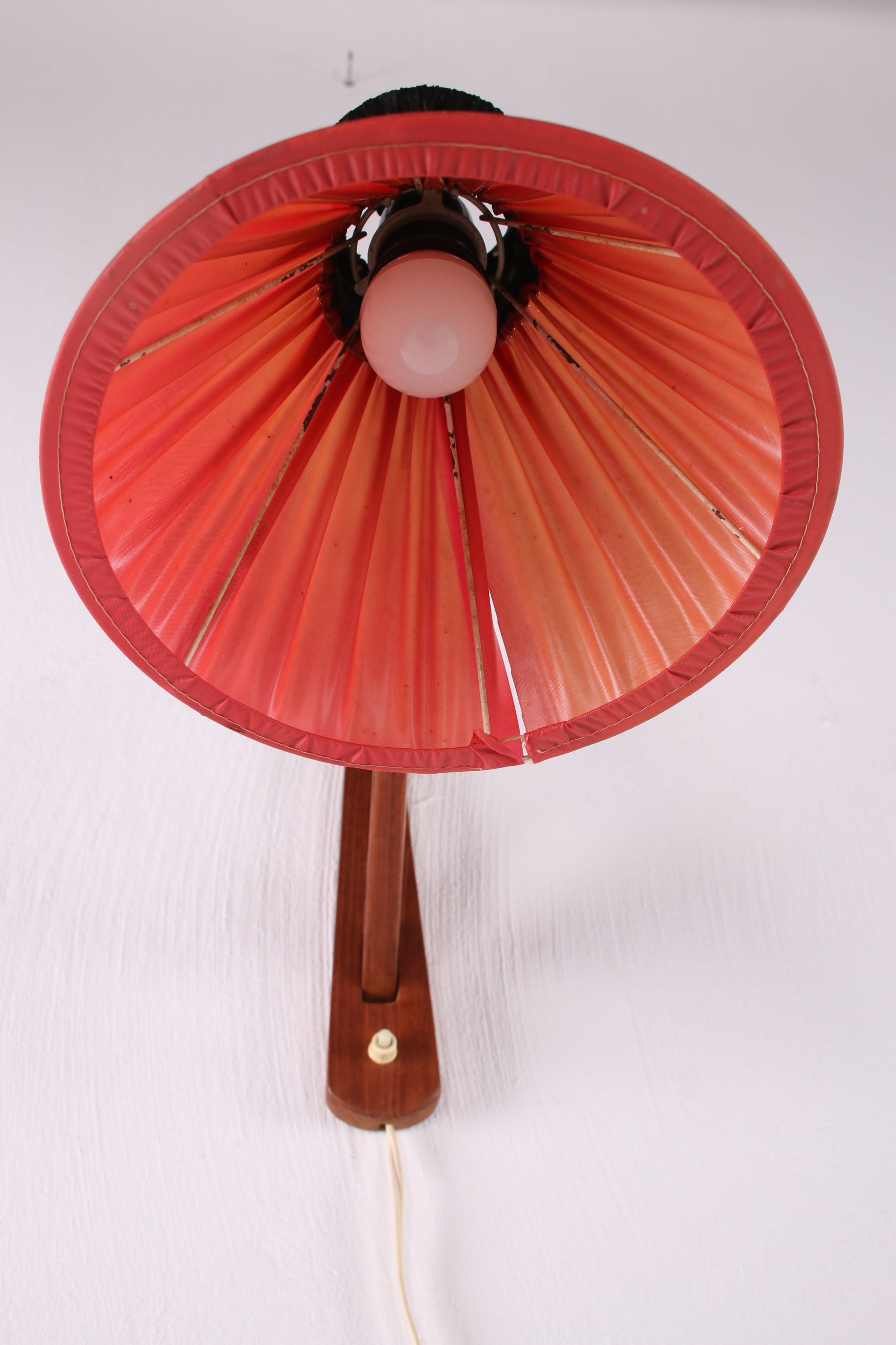 Deens Design Wandlampje met orginelen kap jaren60 onderkant