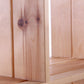 Roomdivider of vakkenkast gemaakt van grenenhout.