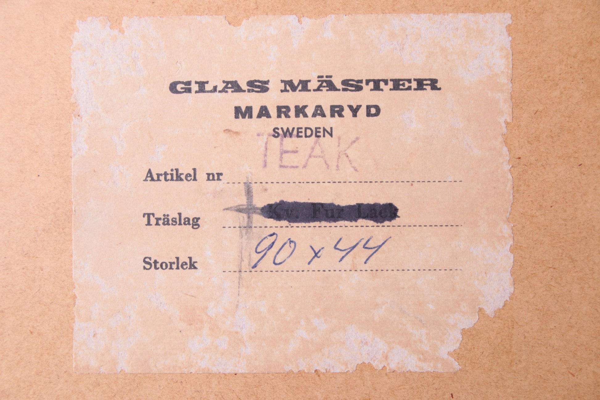 Zweeds design teak wandspiegel met bijbehorende schap design van Markaryd Sweden 1950 detail sticker