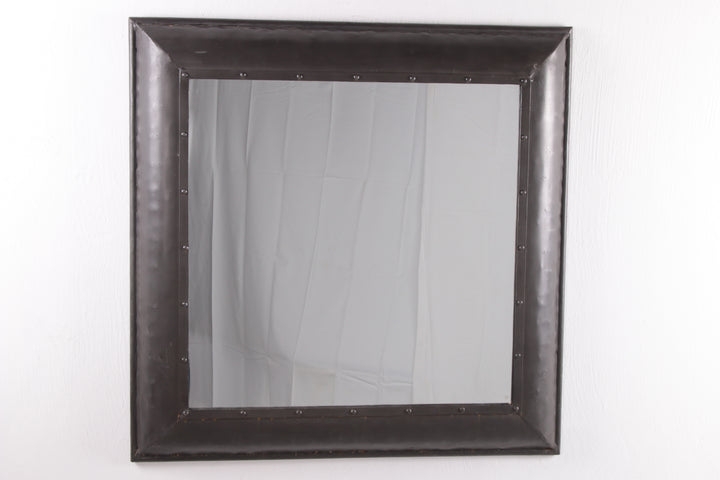 Zware metalen badkamerspiegel voorkant