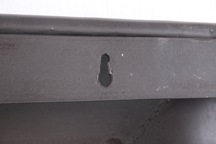 Zware metalen badkamerspiegel detailfoto ophangen