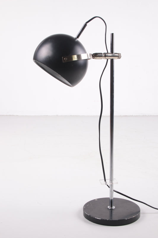 Zwart metalen verstelbaar bureaulampje uit Denemarken zijkant licht uit