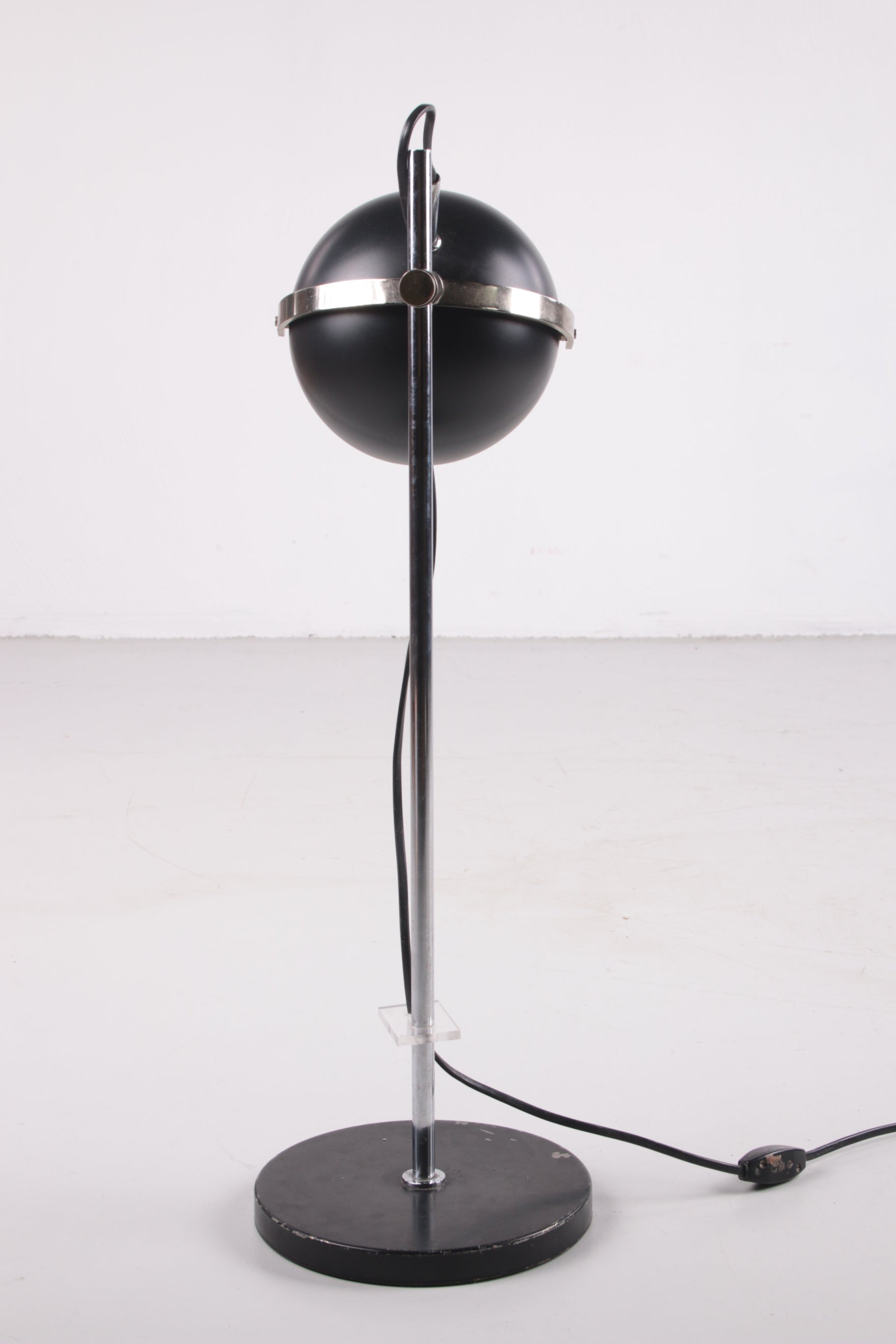 Zwart metalen verstelbaar bureaulampje uit Denemarken achterkant