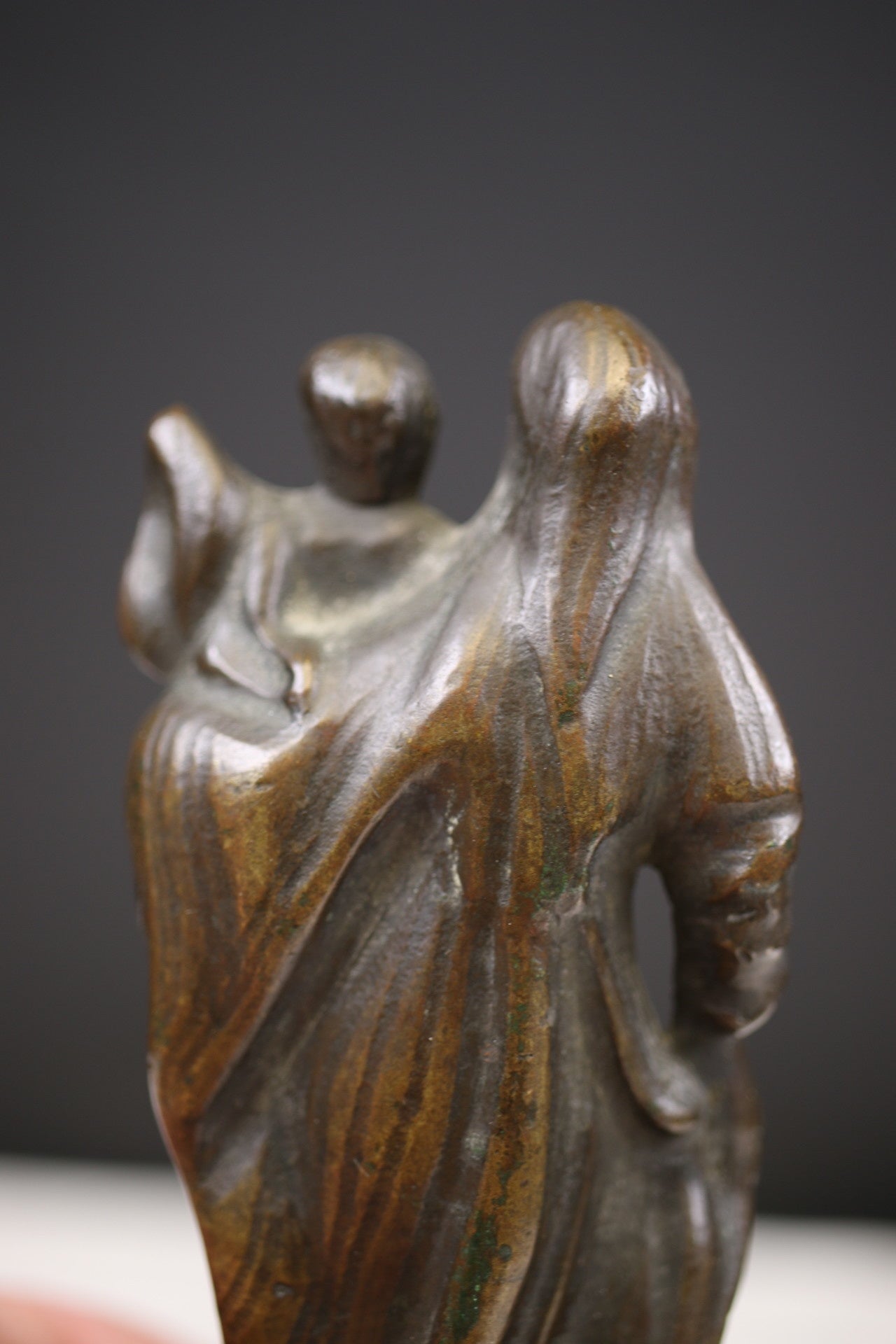 19é Vlaamse Bronzen Mariabeeld met kind achterkant