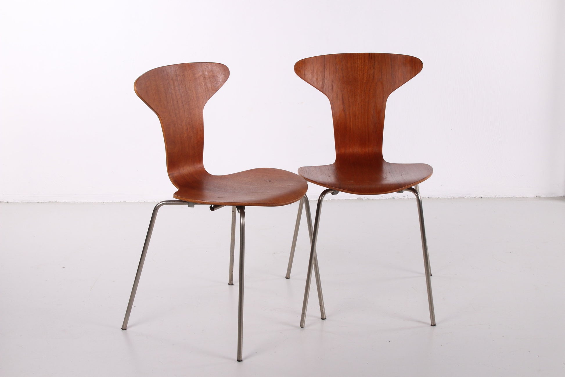 Vintage Arne Jacobsen Mosquito 3105 stoel set van 2 gemaakt door Fritz Hansen 1950s voor en zijkant