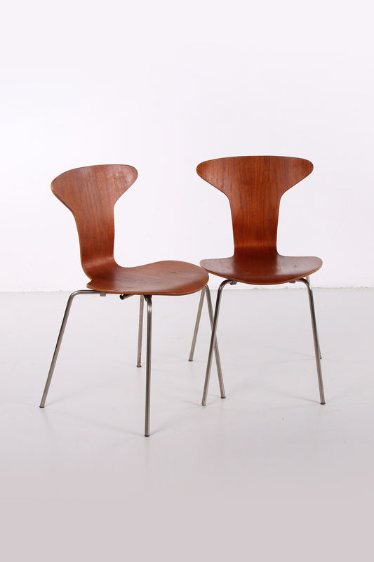 Vintage Arne Jacobsen Mosquito 3105 chair set of 2 made by Fritz Hansen 1950s