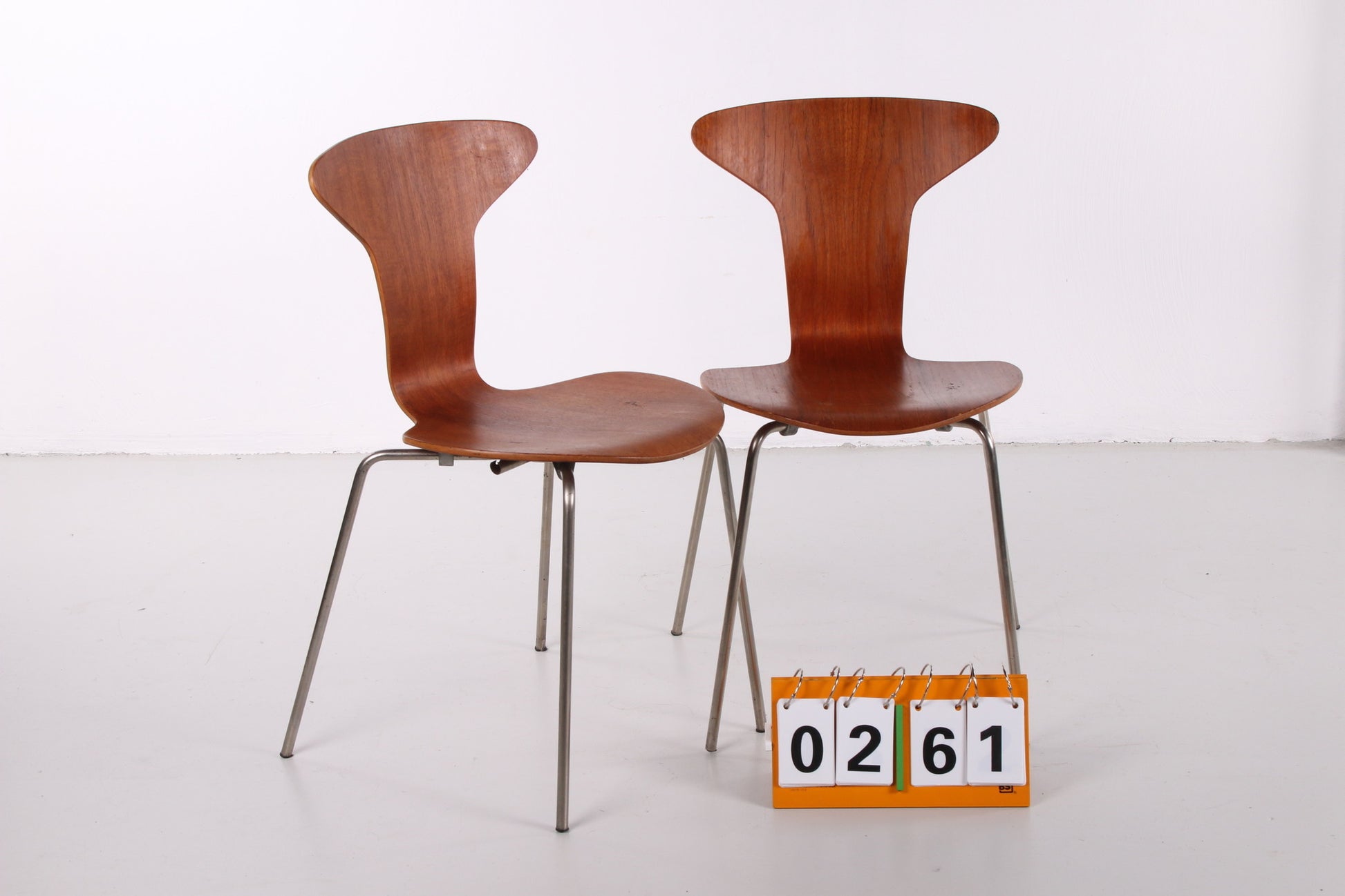 Vintage Arne Jacobsen Mosquito 3105 stoel set van 2 gemaakt door Fritz Hansen 1950s voor en zijkant