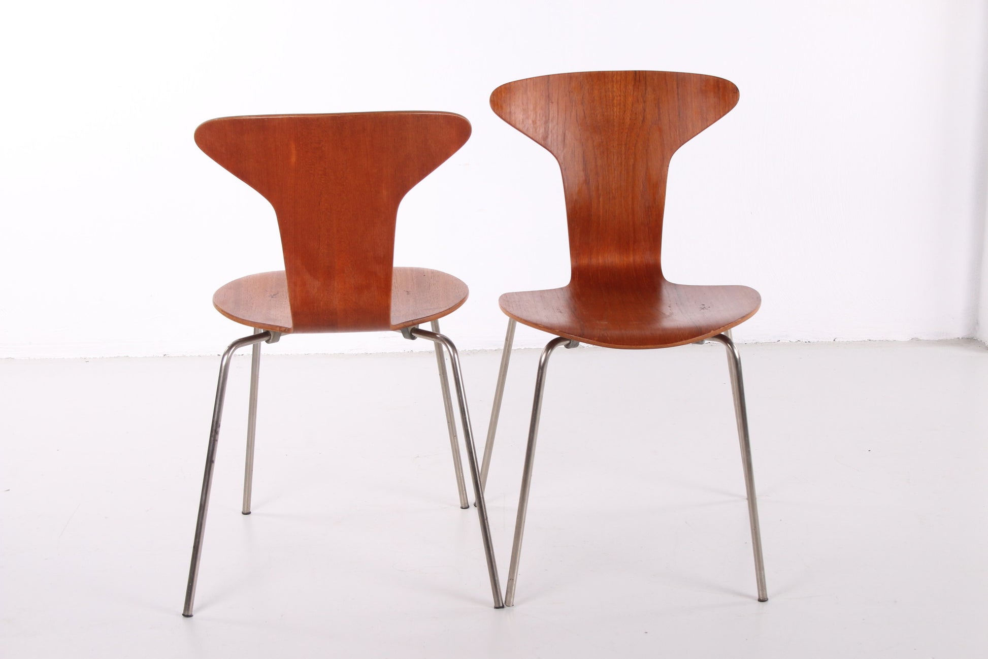 Vintage Arne Jacobsen Mosquito 3105 stoel set van 2 gemaakt door Fritz Hansen 1950s voor en achterkant
