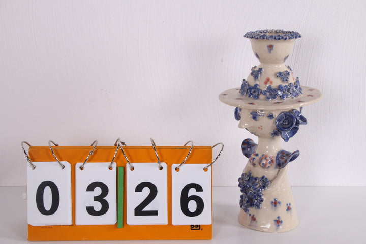 Deens Studio Keramiek Vrouw figuur met schaal en hoed als deksel 1960s zijkant