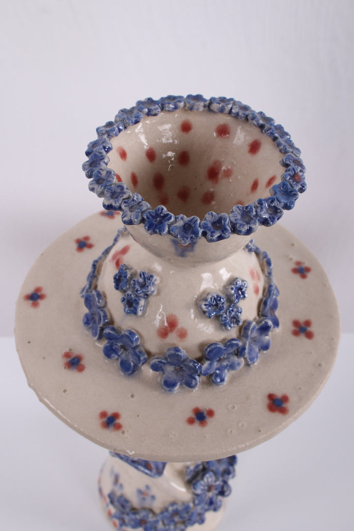 Deens Studio Keramiek Vrouw figuur met schaal en hoed als deksel 1960s detail hoed deksel bovenaf