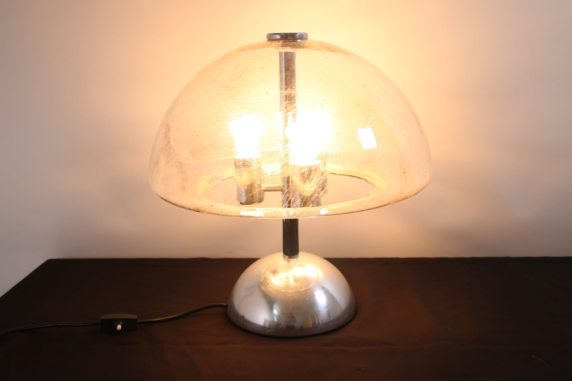 Doria Leuchten tafellamp space model voorkant licht aan