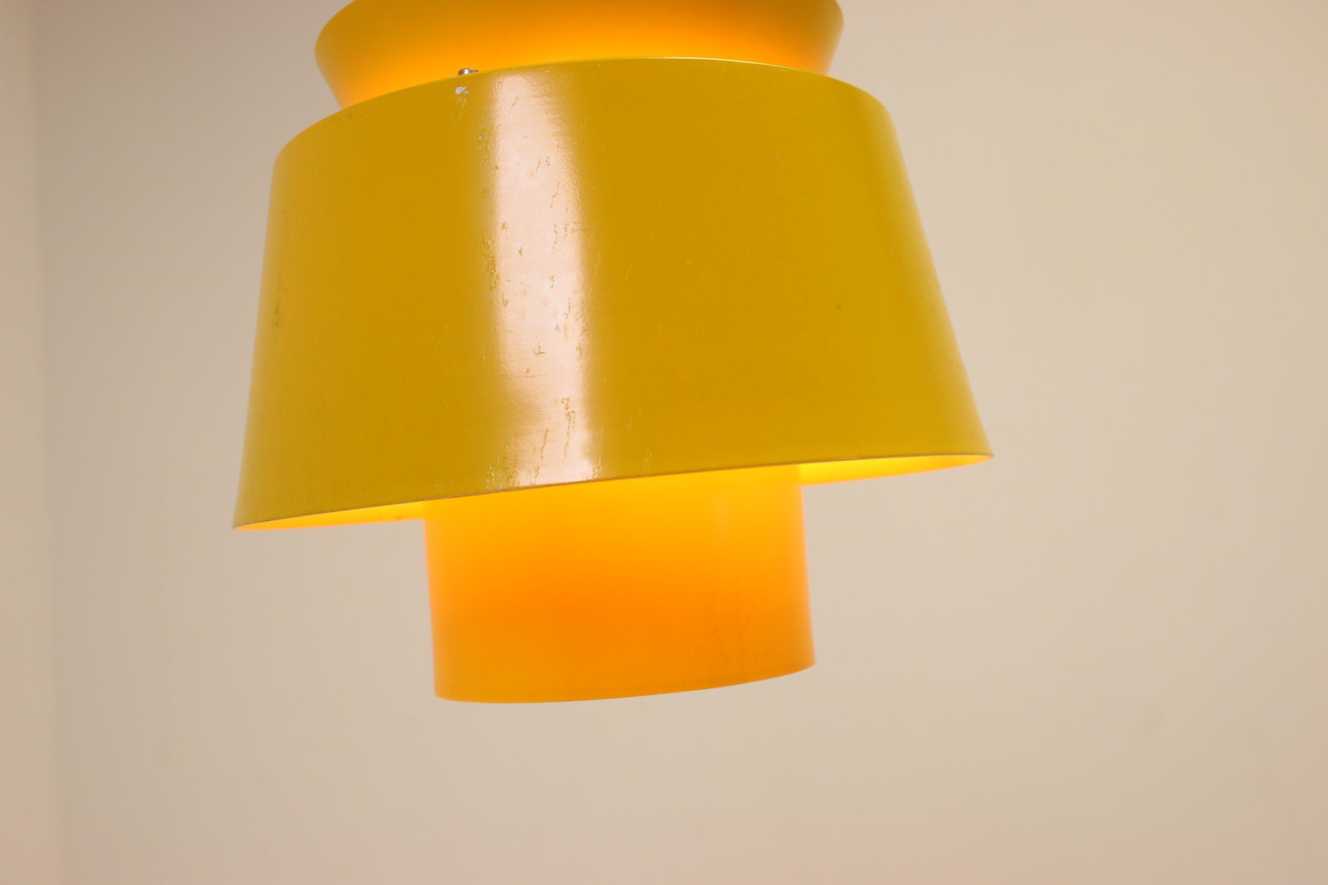 Deens jaren60 Tivoli hanglamp van Jorn Utzon detail rand