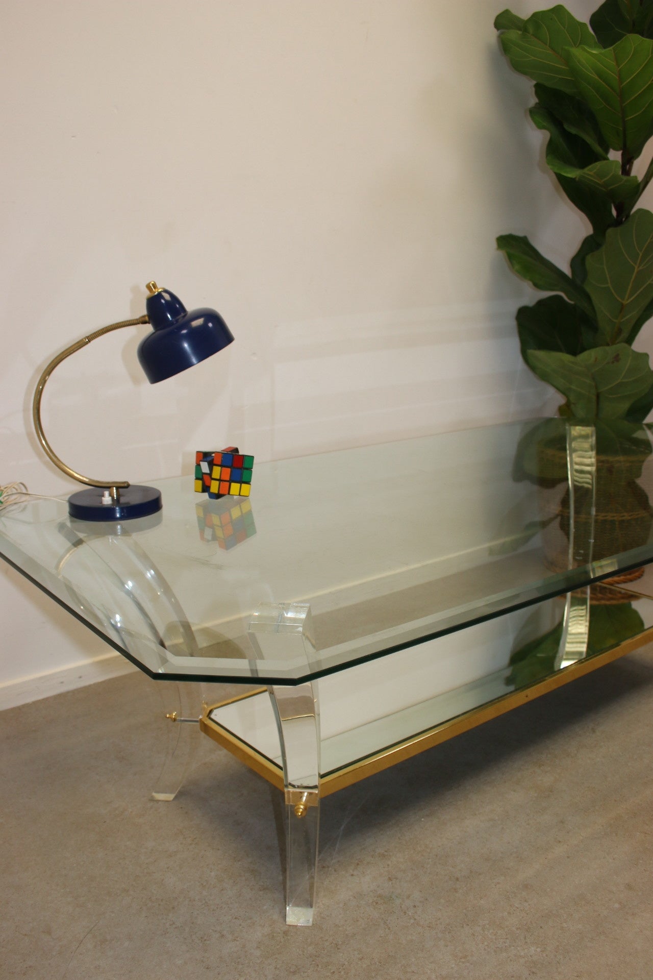 Plexiglas Salontafel of coffee tafel met spiegel in de style van Charles Hollis Jones zijkant
