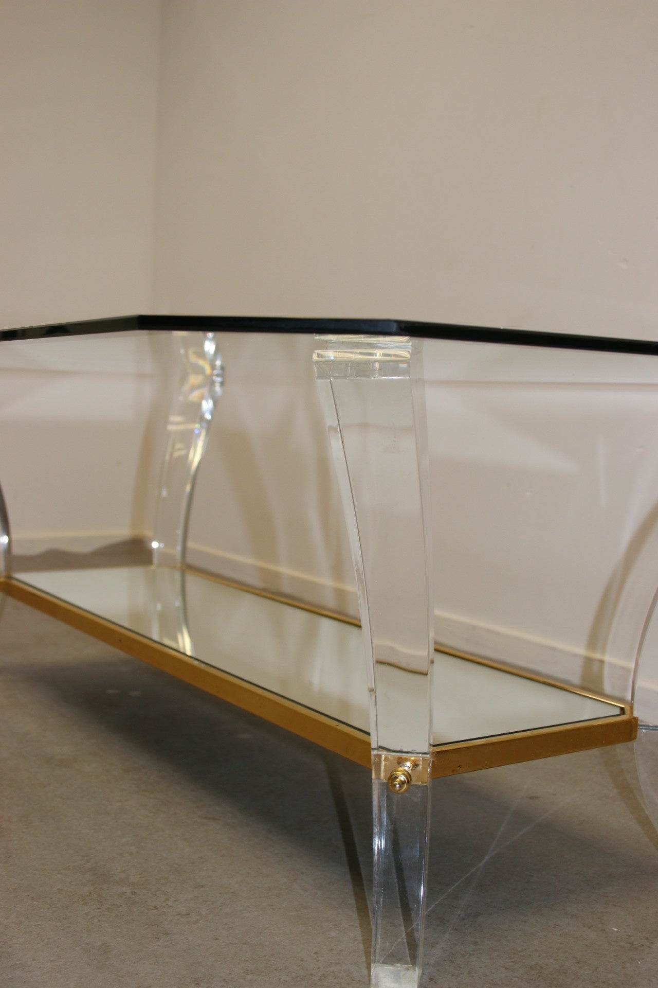 Plexiglas Salontafel of coffee tafel met spiegel in de style van Charles Hollis Jones detail tafelpoot