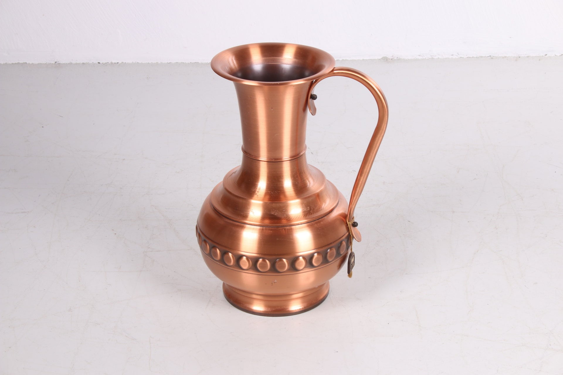 Mooie vintage koperen kan of vaas van het merk sks voorkant