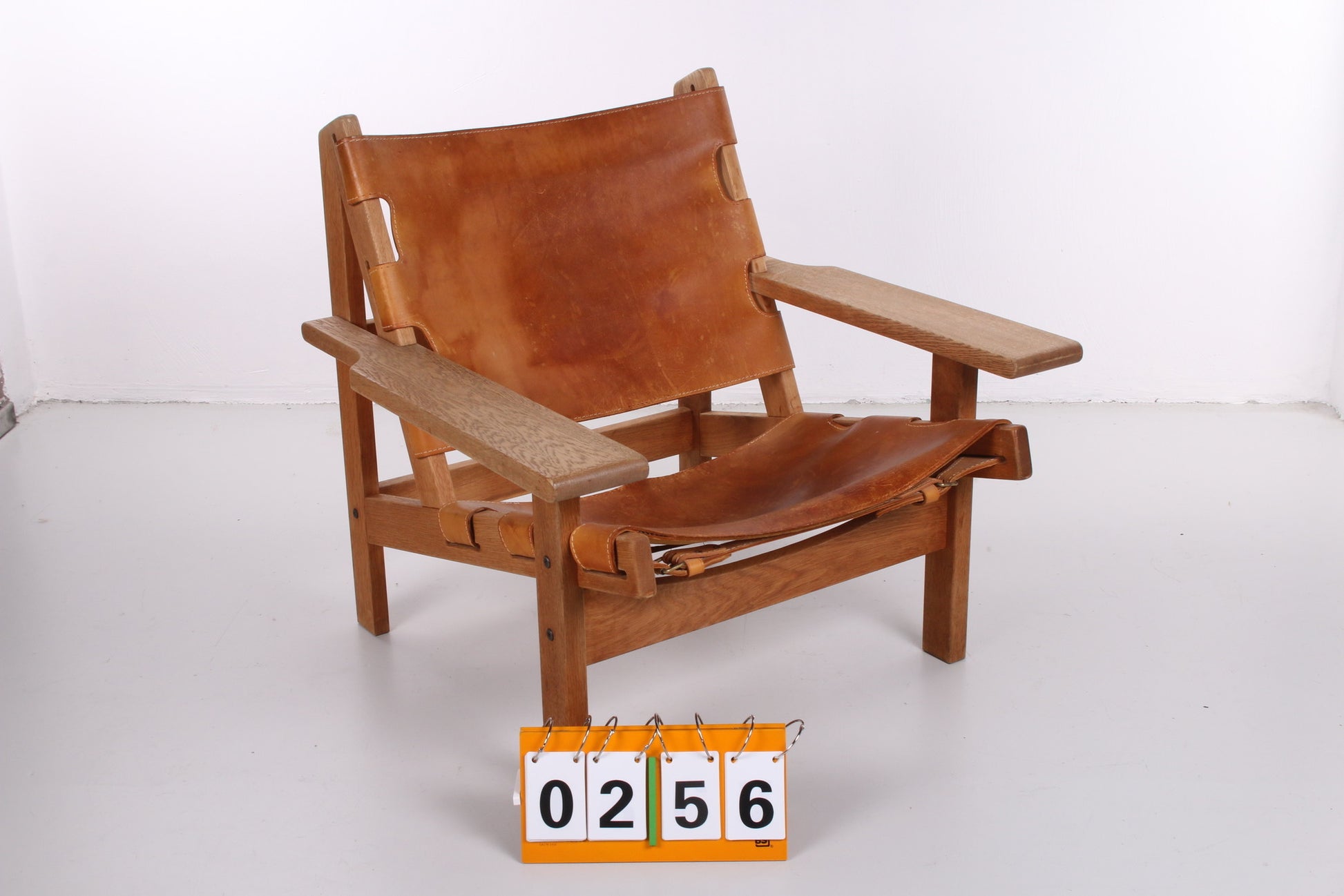 Mid-Century lederen en eiken Safari-stoel van Kurt Ostervig voor KP Mobler, 1960s voorkant schuin