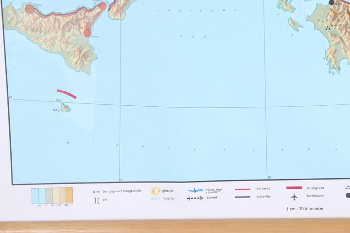 Vintage landkaart op linnen Zuid Oost Europa jaren60s detail onder