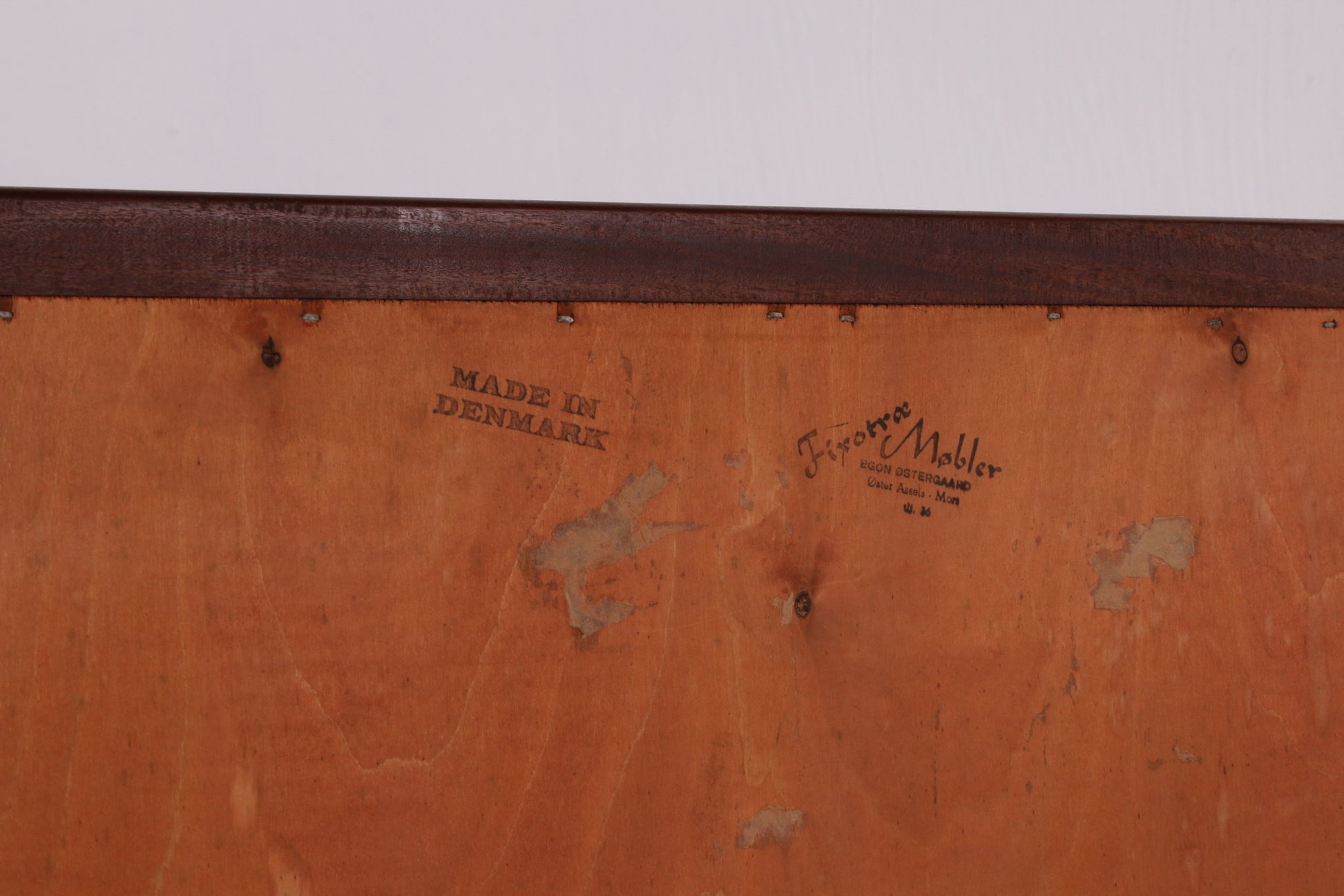Make up tafel met ladekast van Egon Ostergaard Made in Denmark detail stempel achterkant
