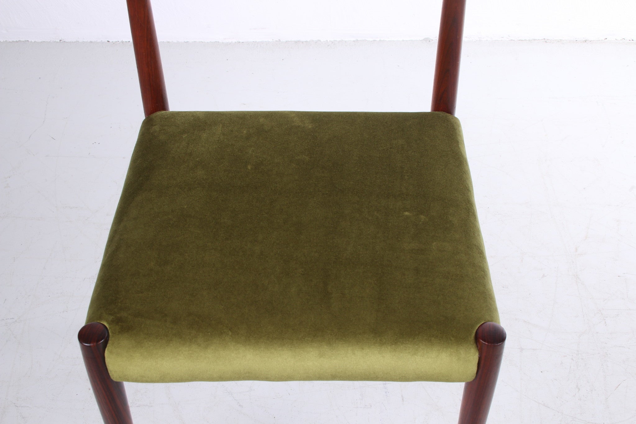 Niels Otto Moller Model 77 eettafelstoel,Denmark 1960s detail stof bovenaf