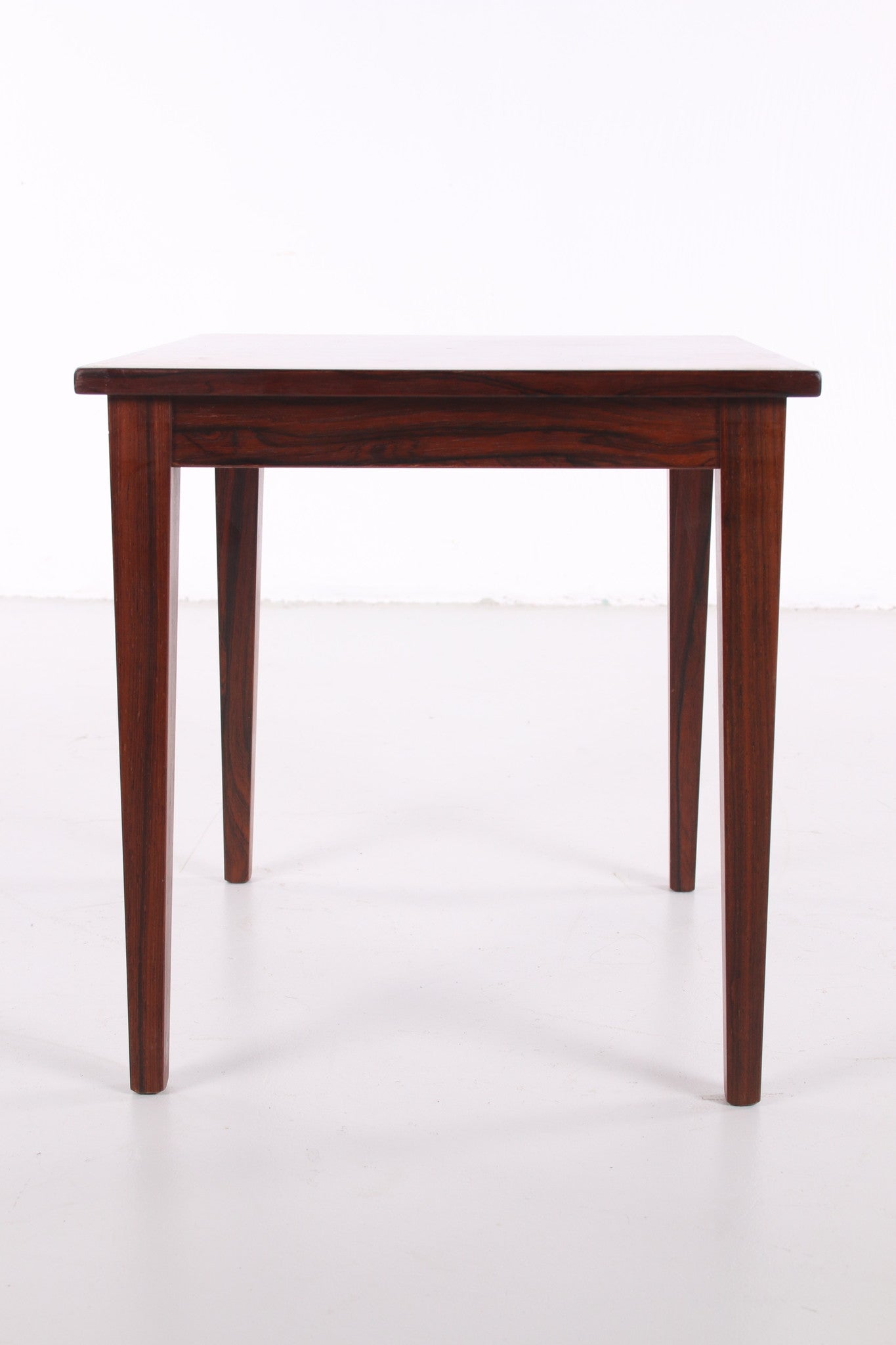 Mooi Pallisander plantentafel of bijzettafel jaren60 zijkant